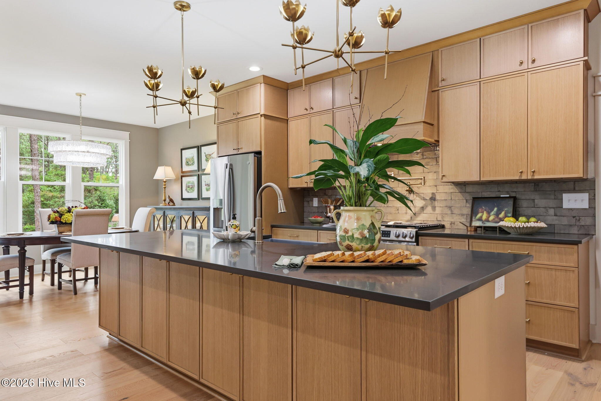 Kitchen & Dining Area