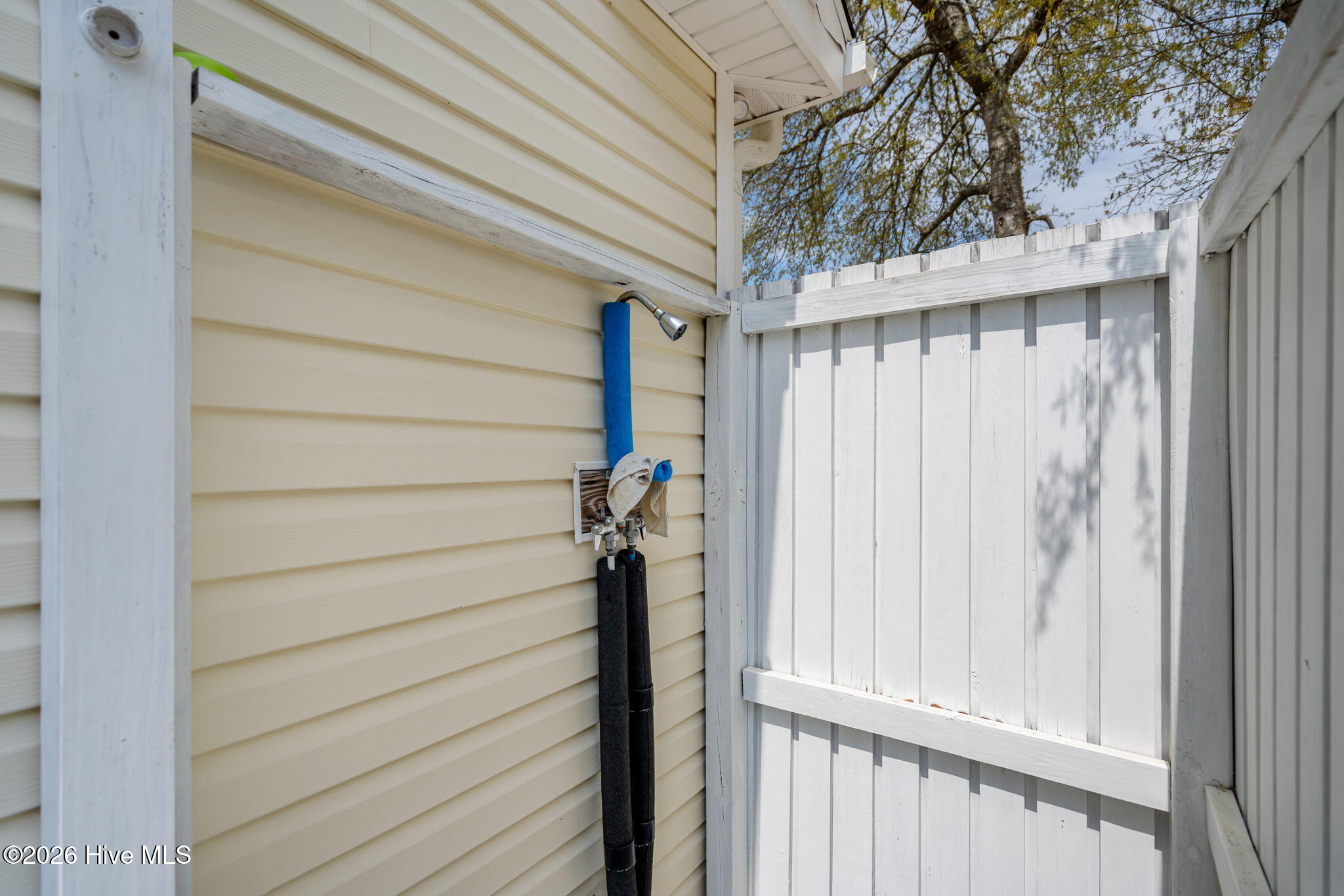 100566759 | Photo 45