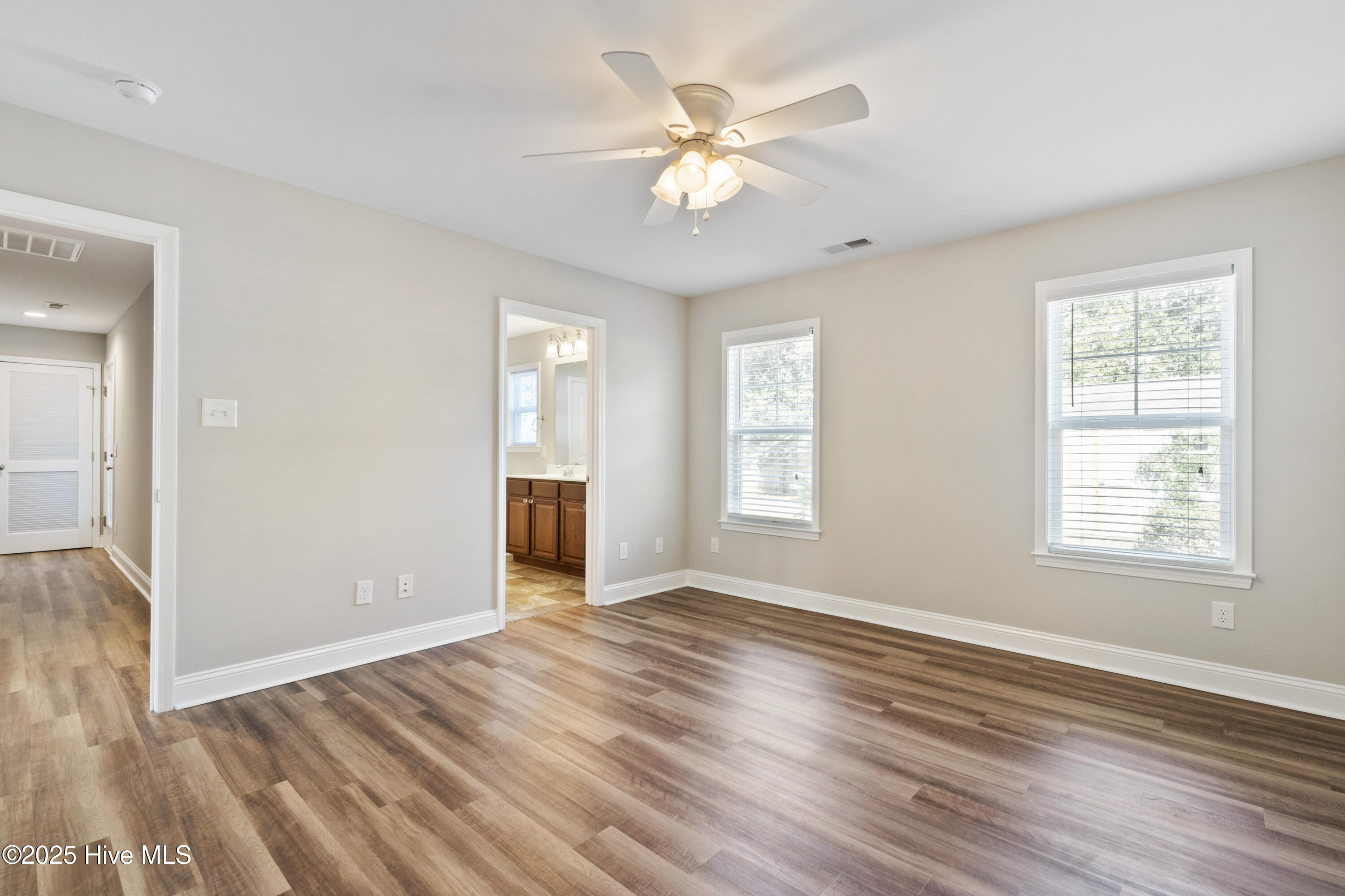 100523532 | Photo 29