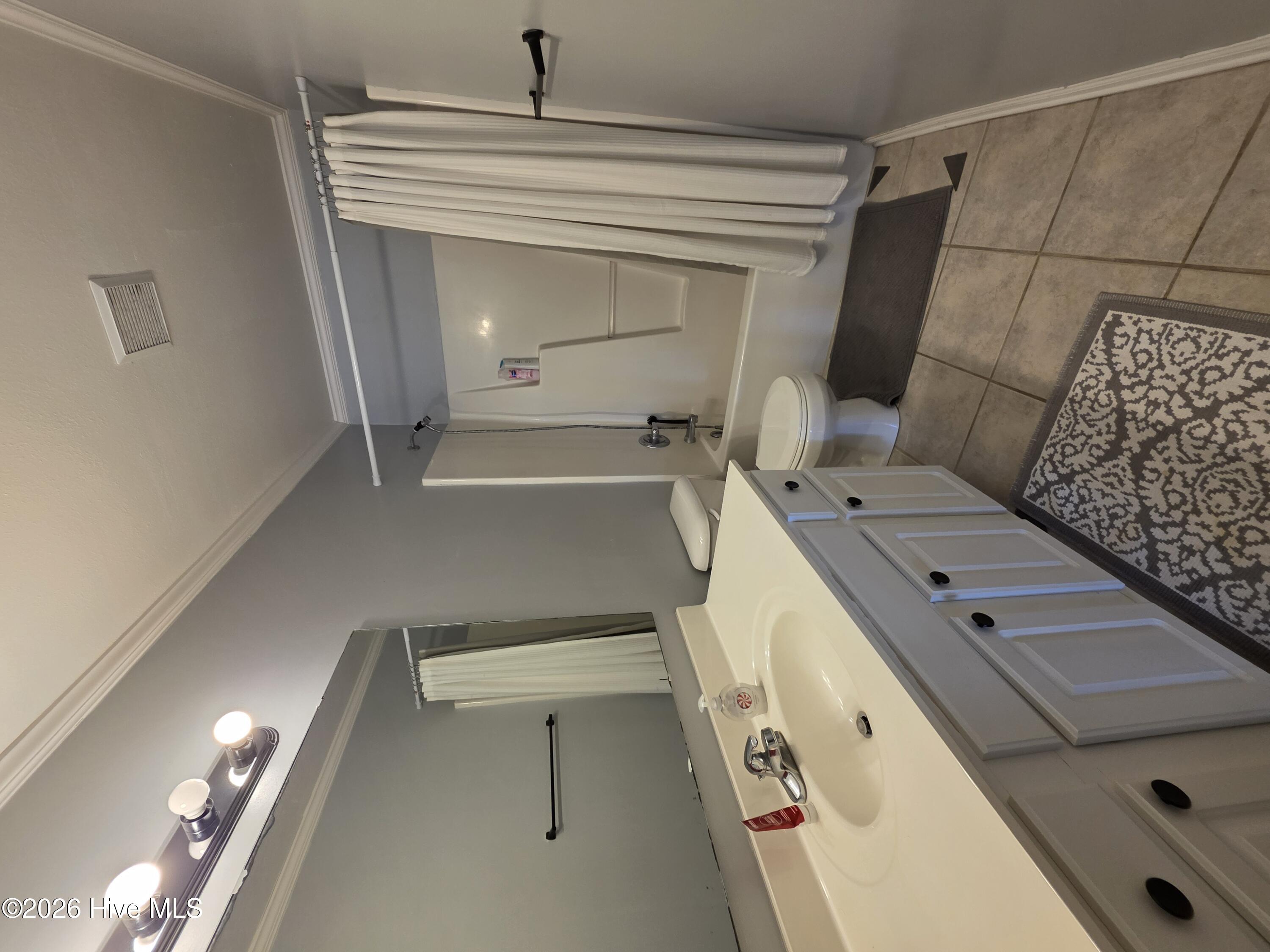 100553937 | Photo 14