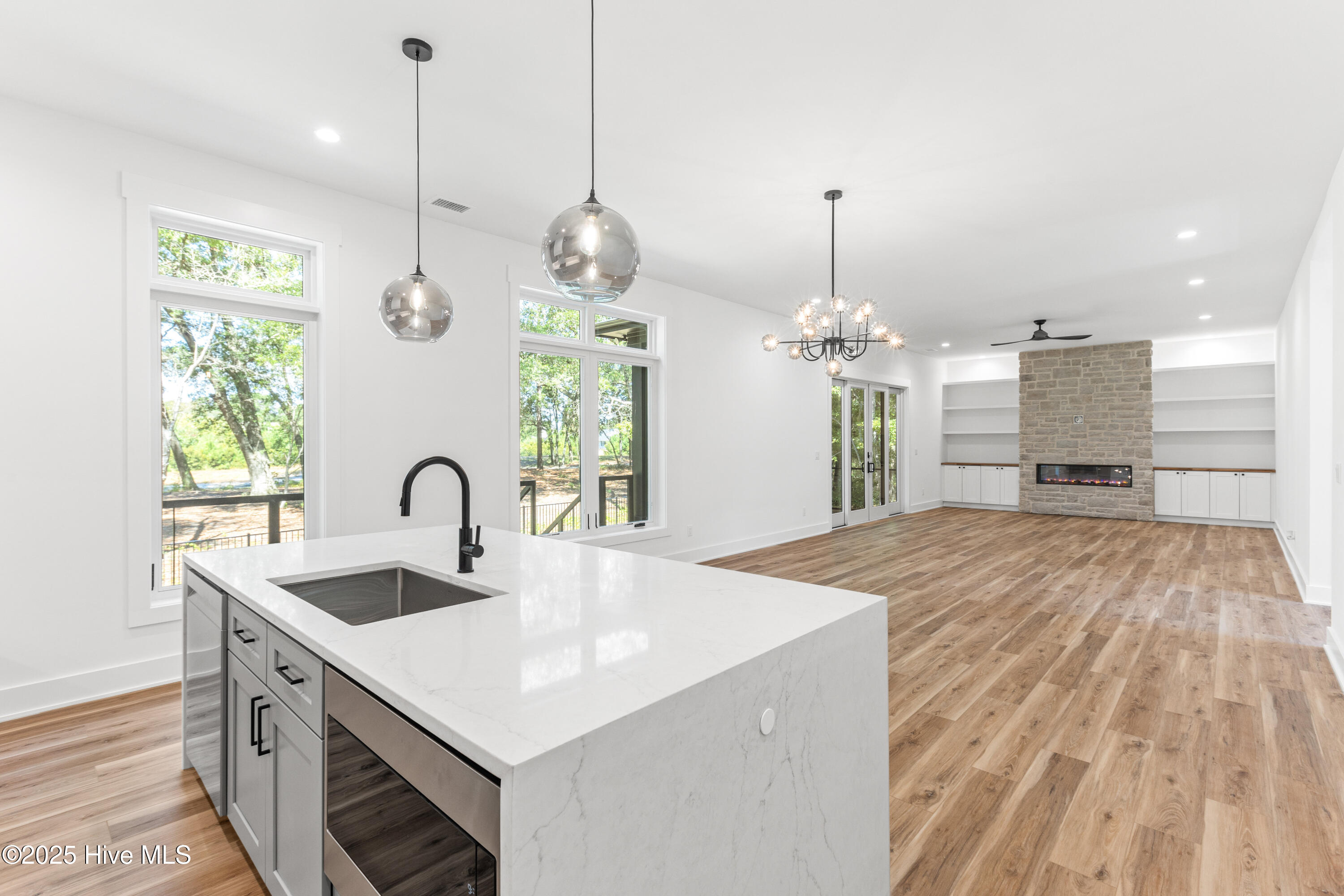 100535066 | Photo 11