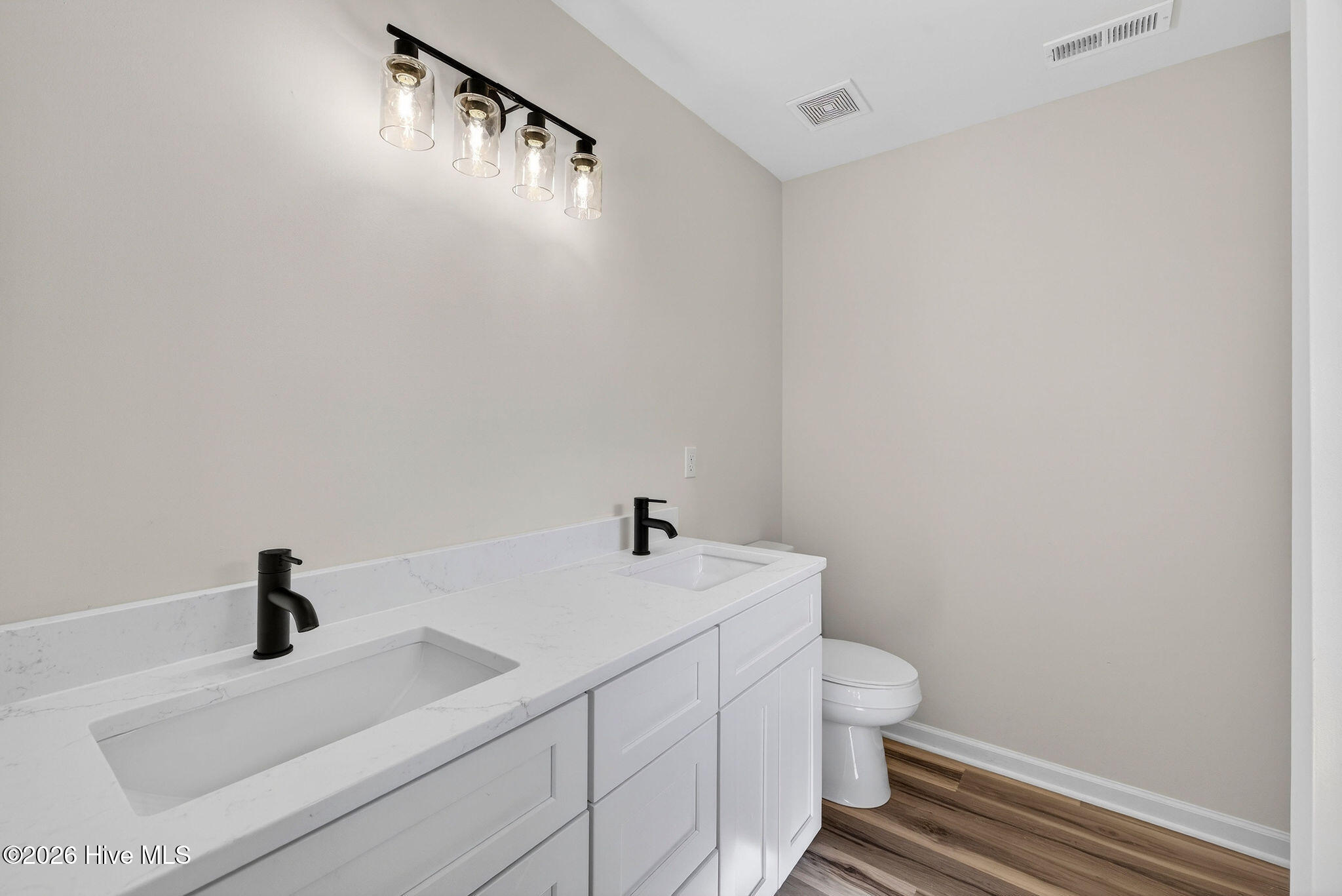 100562659 | Photo 21