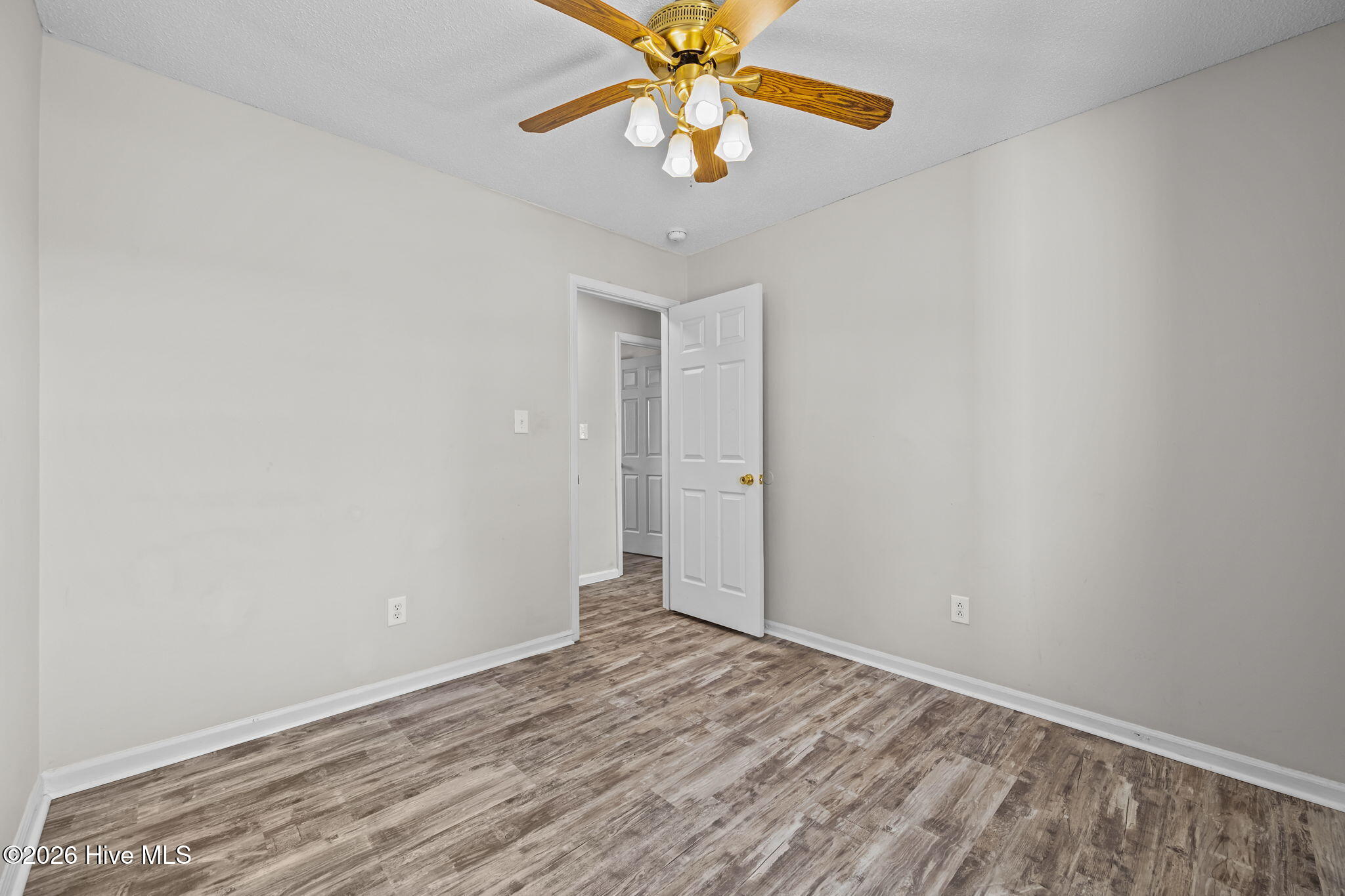 100555497 | Photo 14