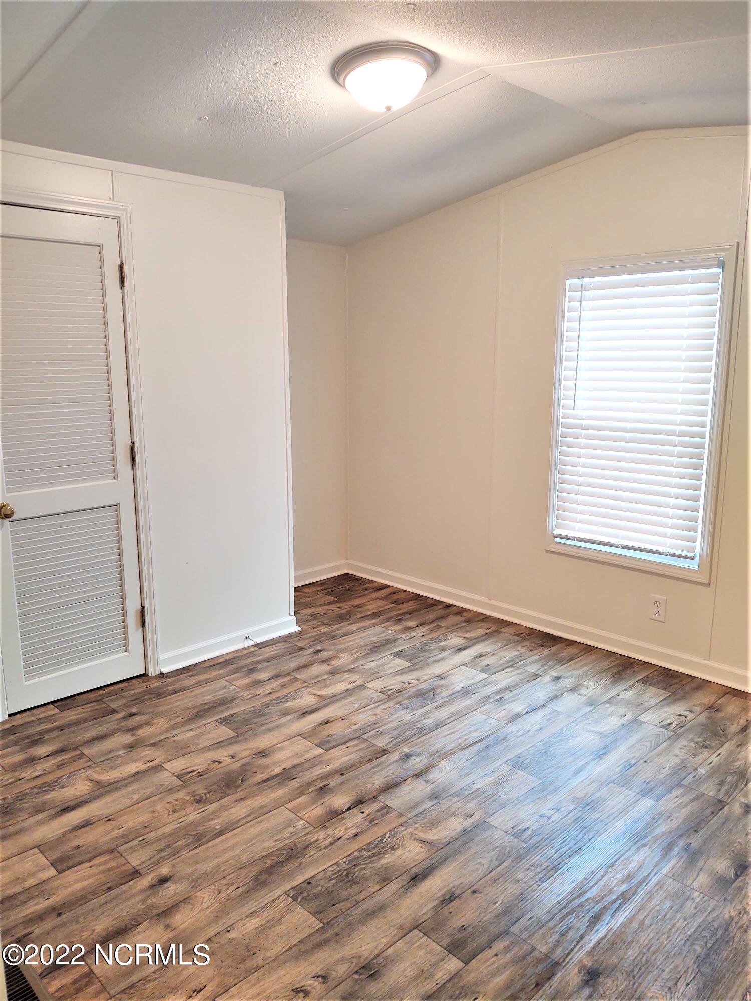 100560795 | Photo 17