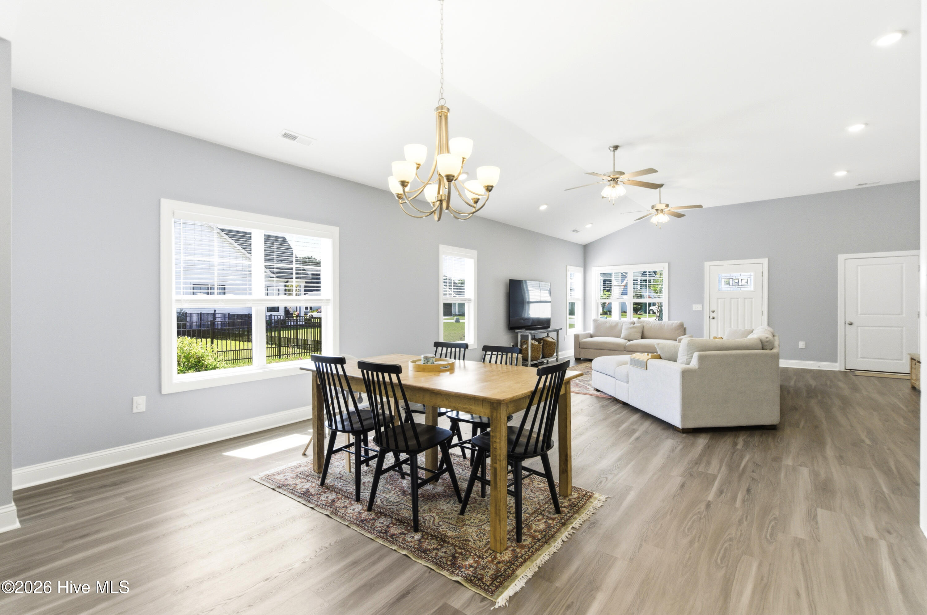 100568018 | Photo 19