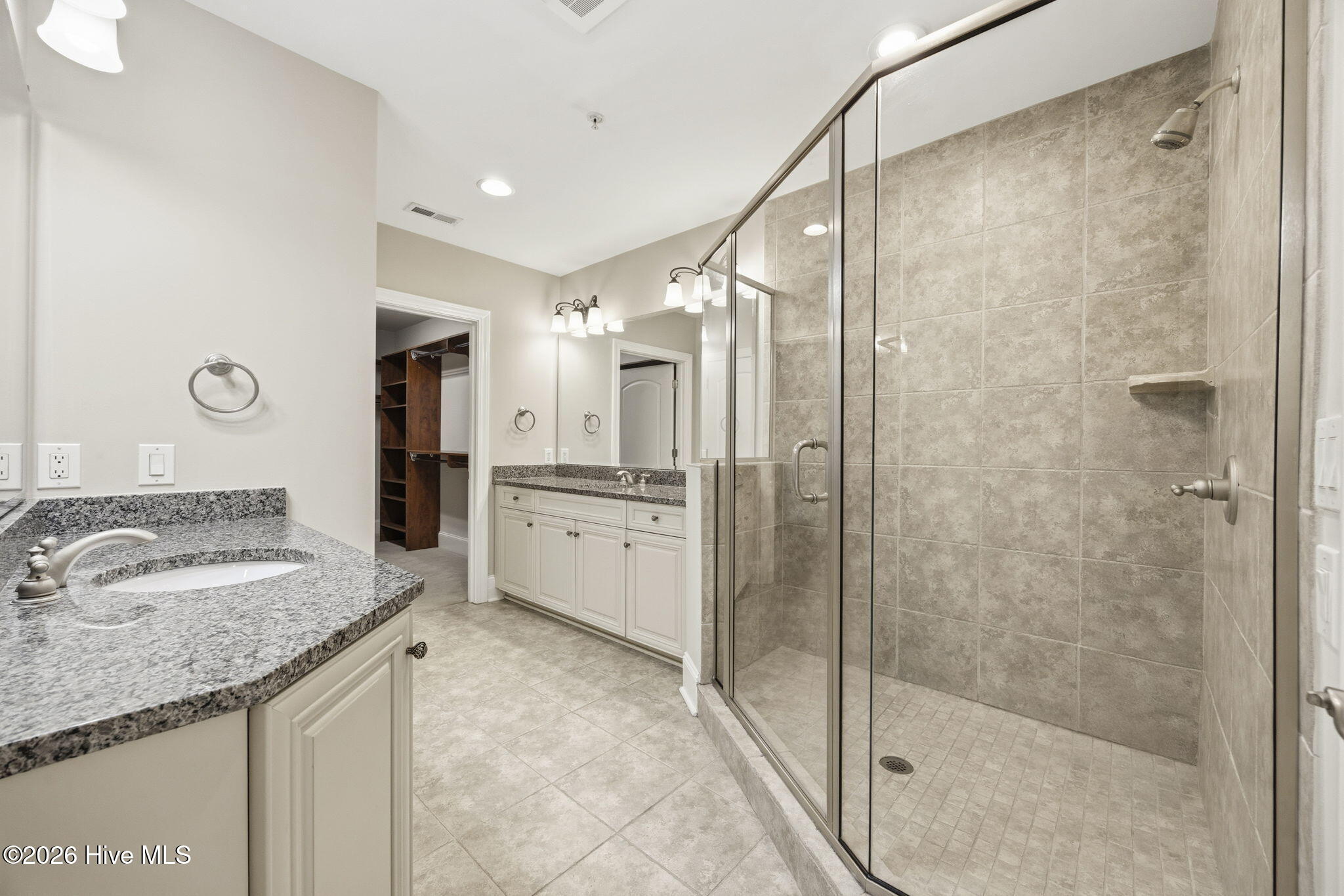 100569060 | Photo 10