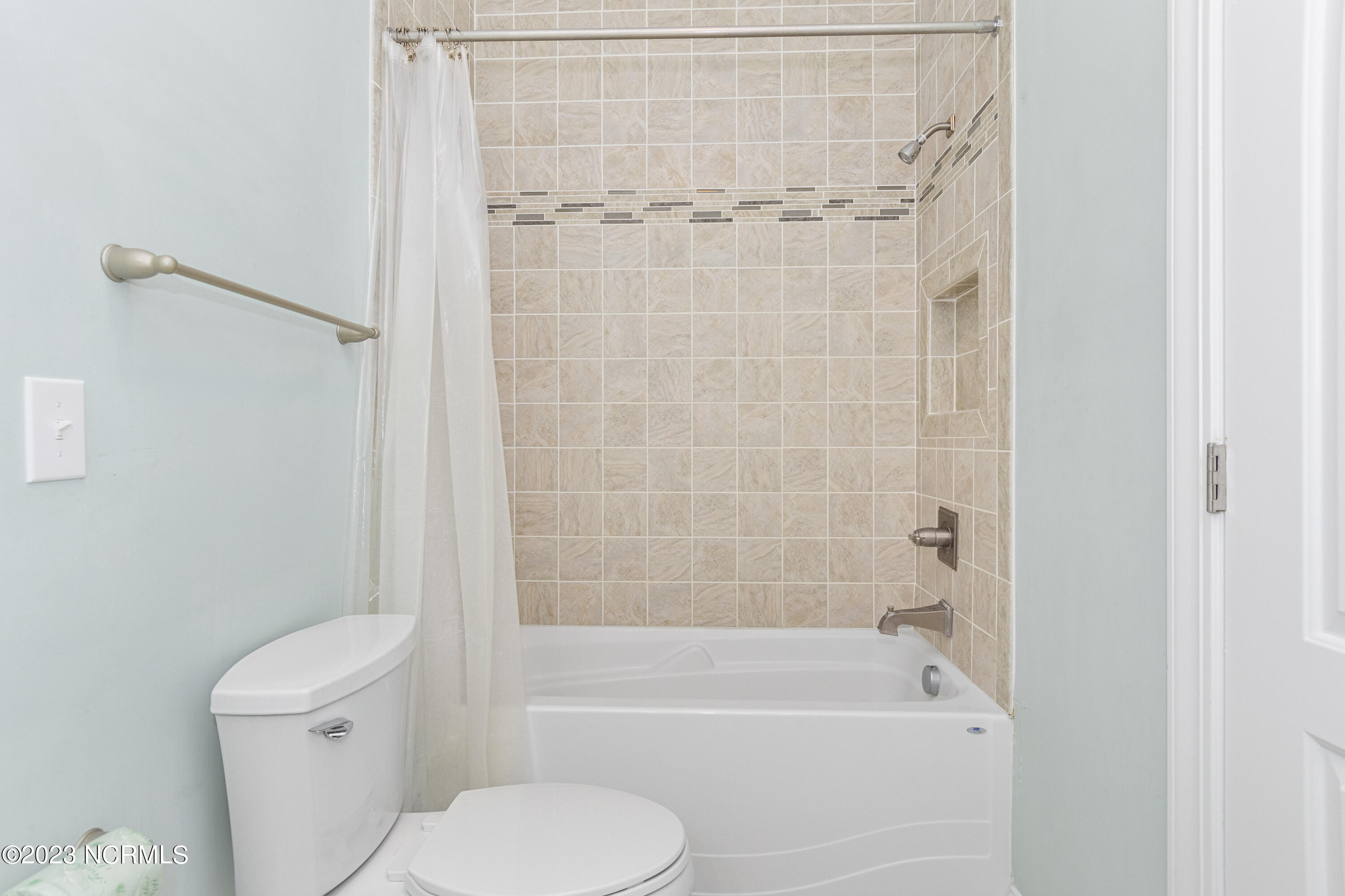 100565817 | Photo 32