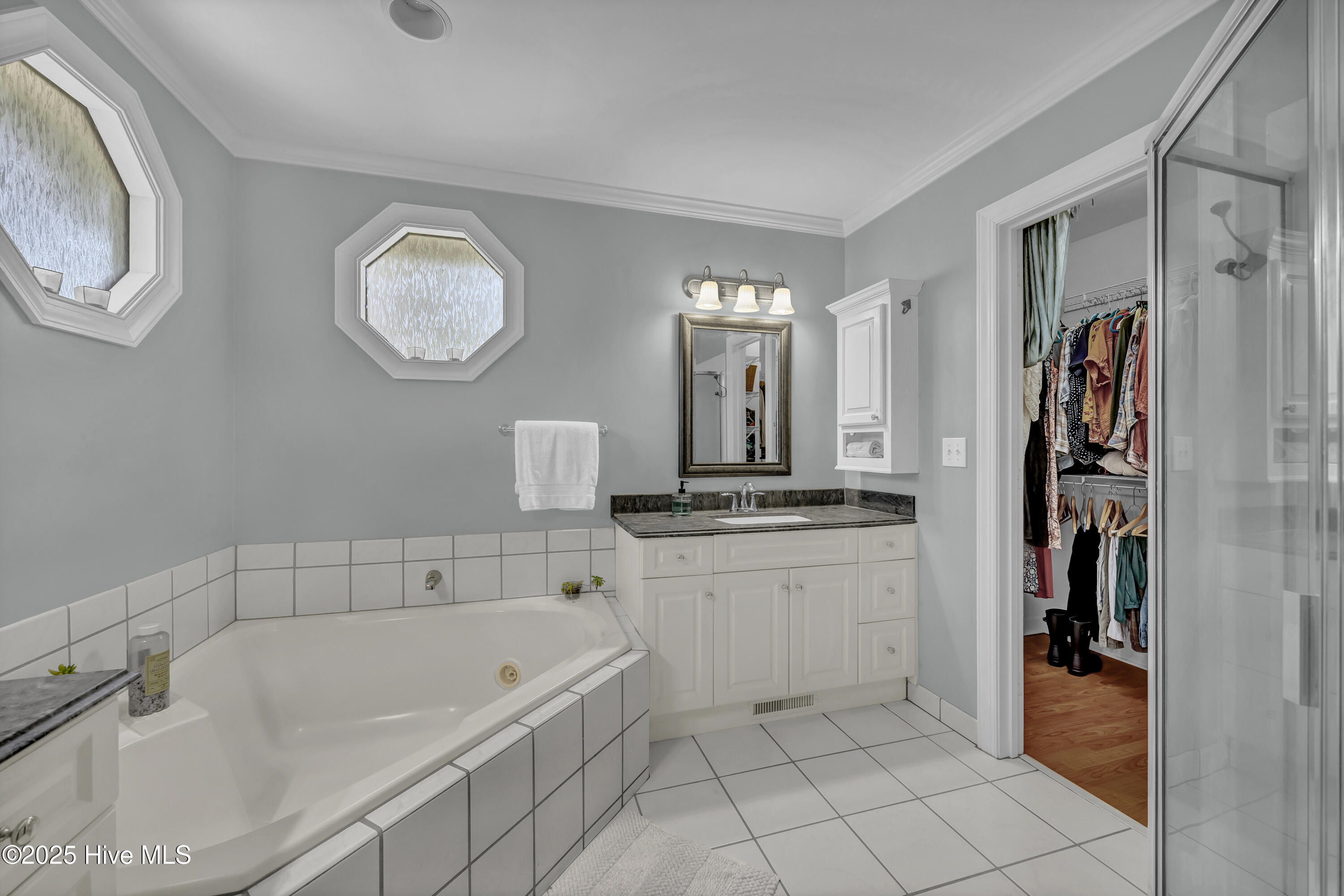 100541424 | Photo 17