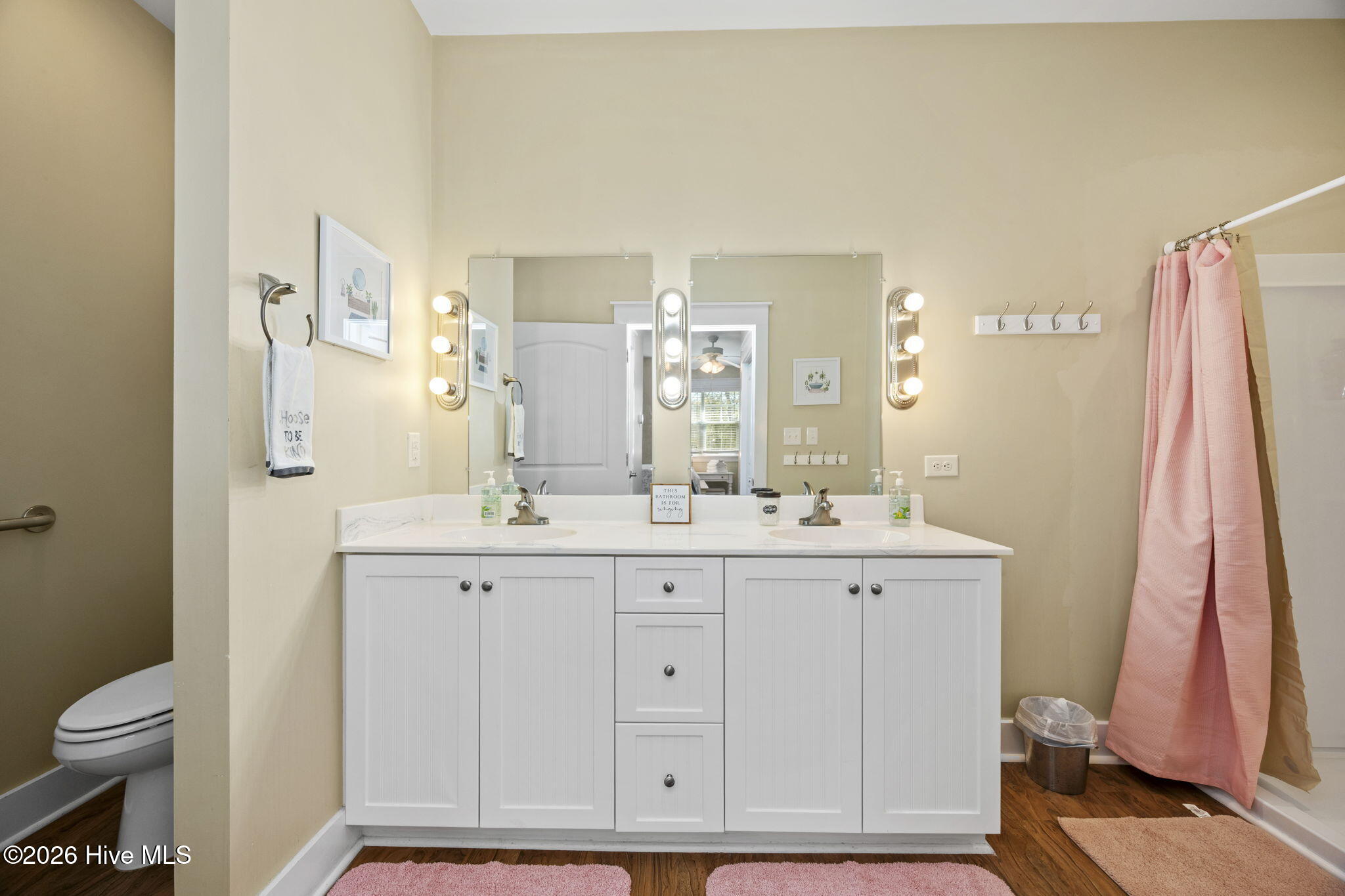 100565691 | Photo 23