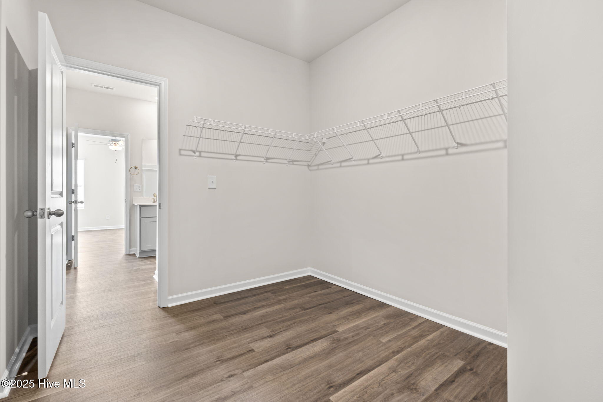 100546635 | Photo 29