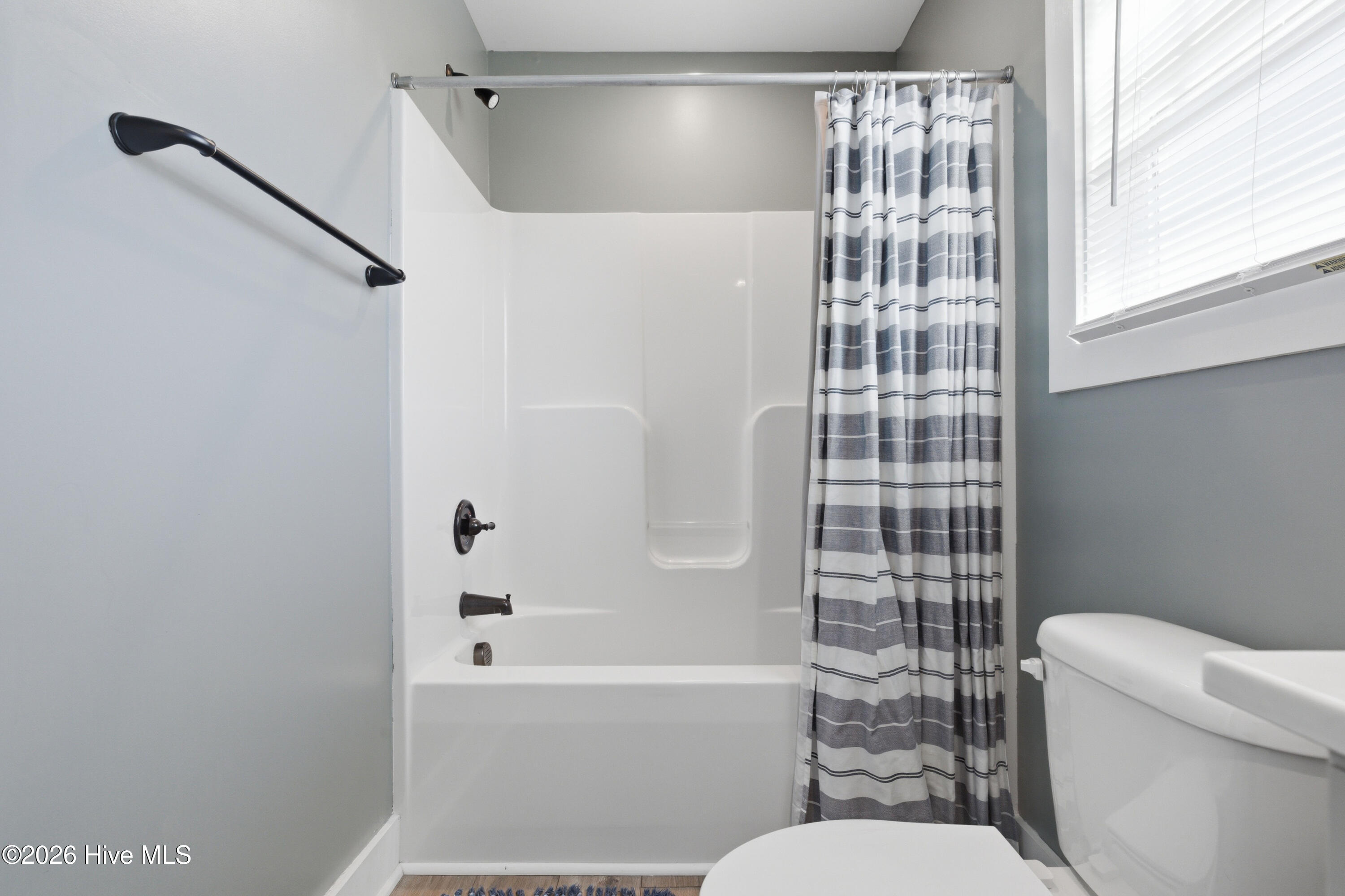 100562643 | Photo 37