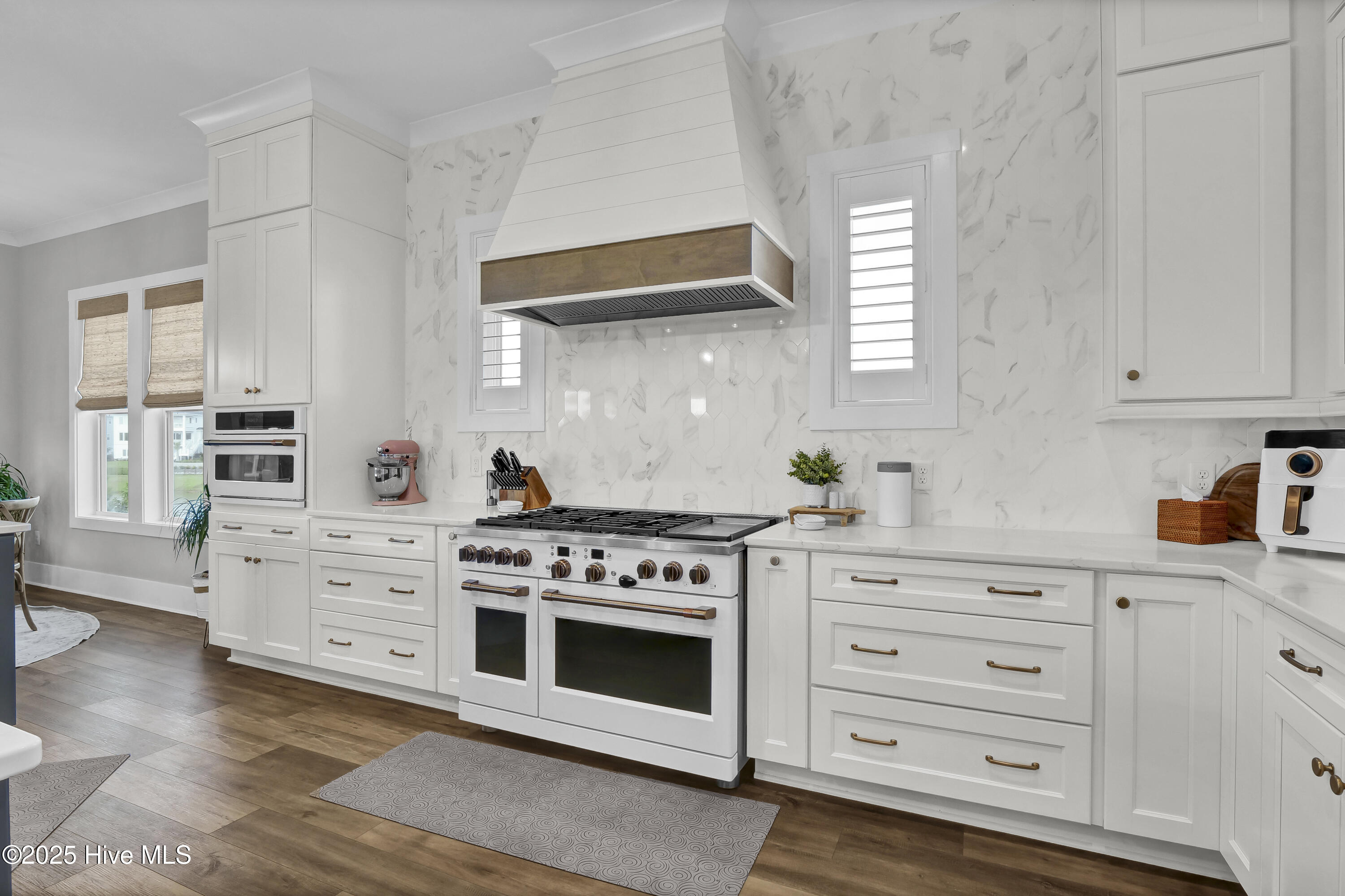 100534317 | Photo 14