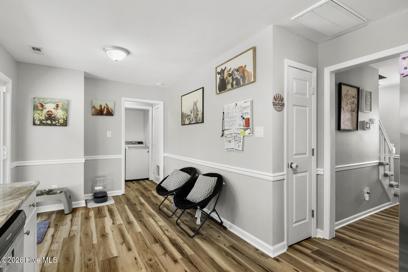 100563298 | Photo 11