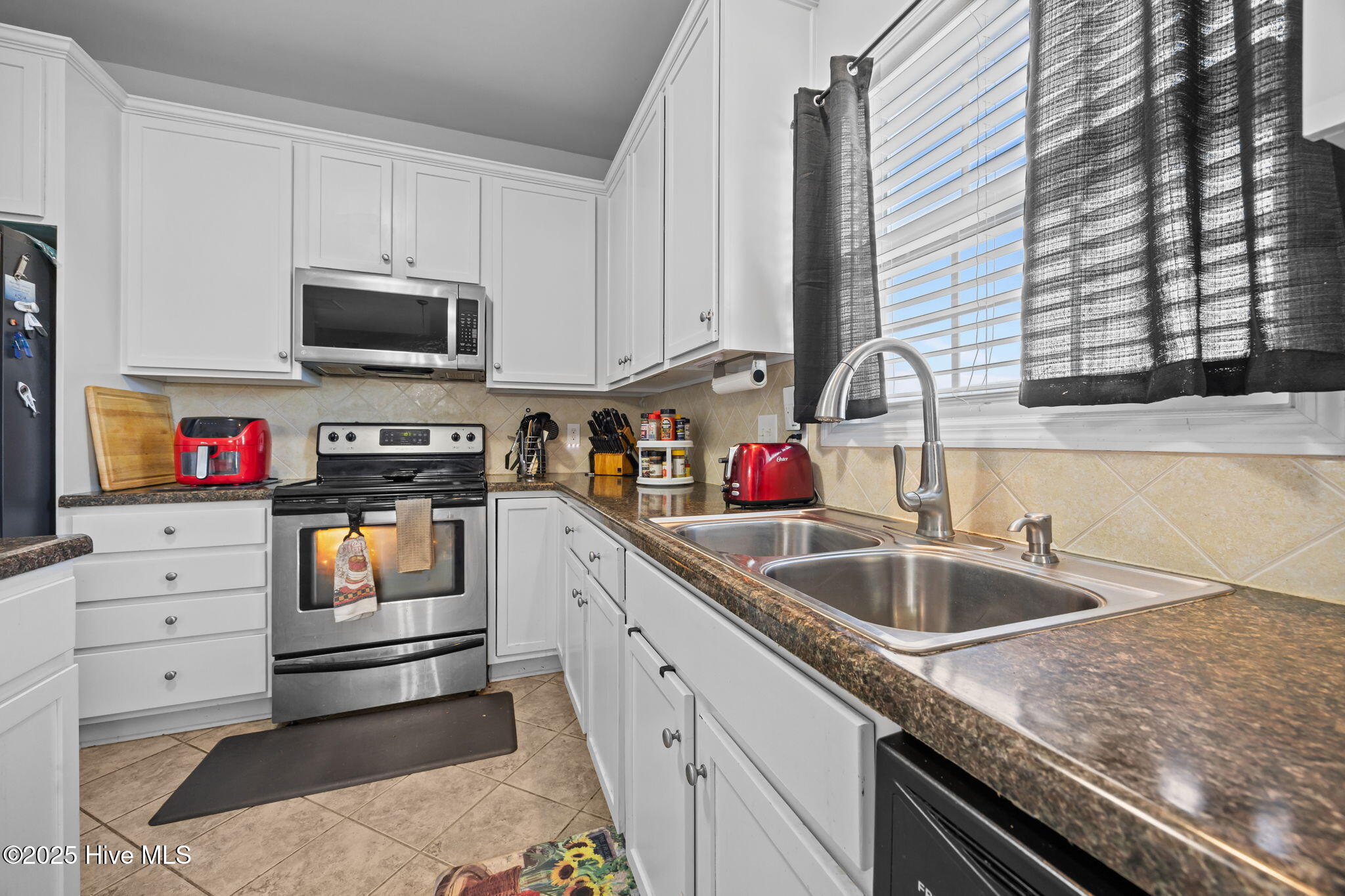 100532317 | Photo 14