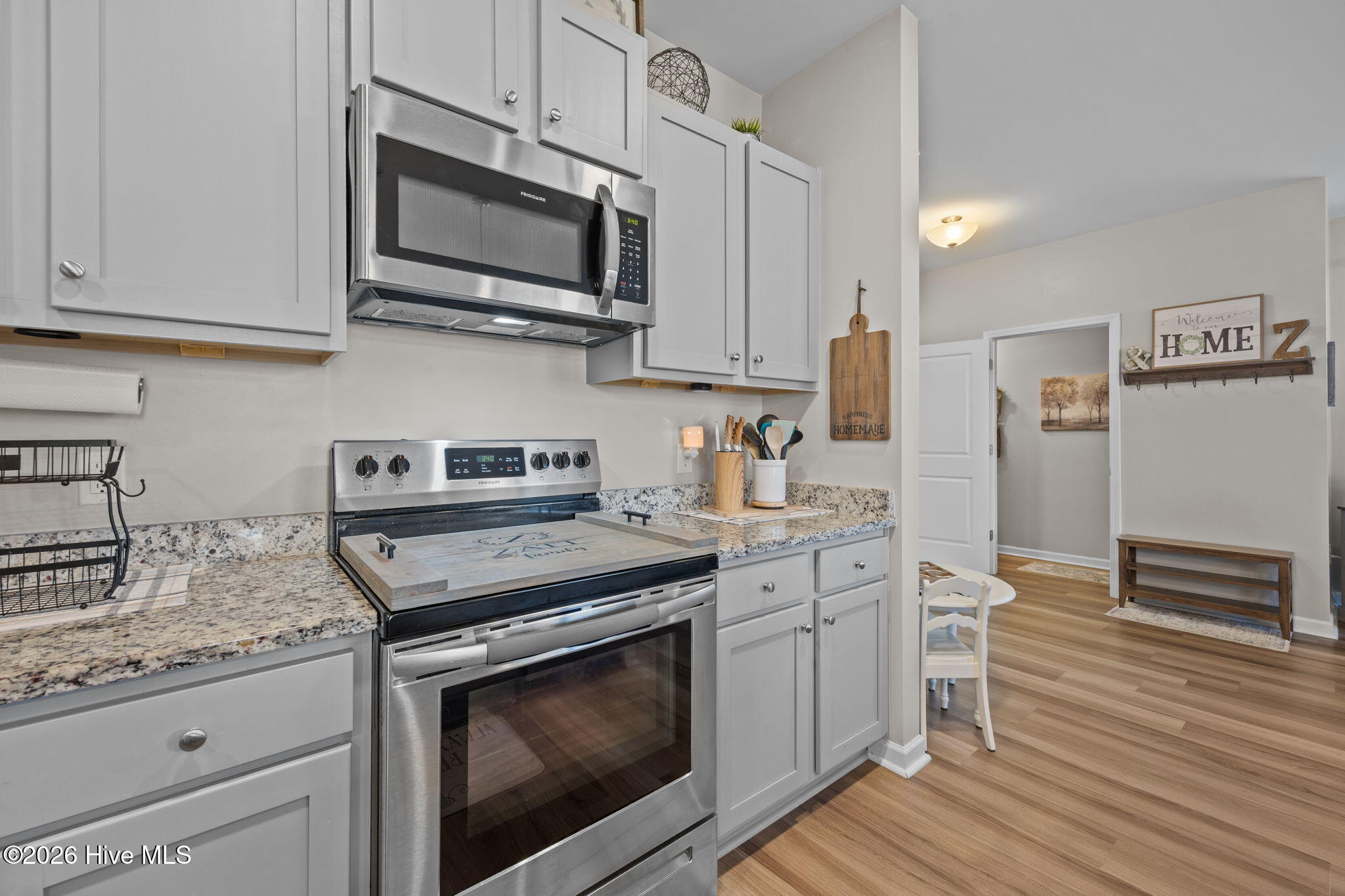 100549295 | Photo 12