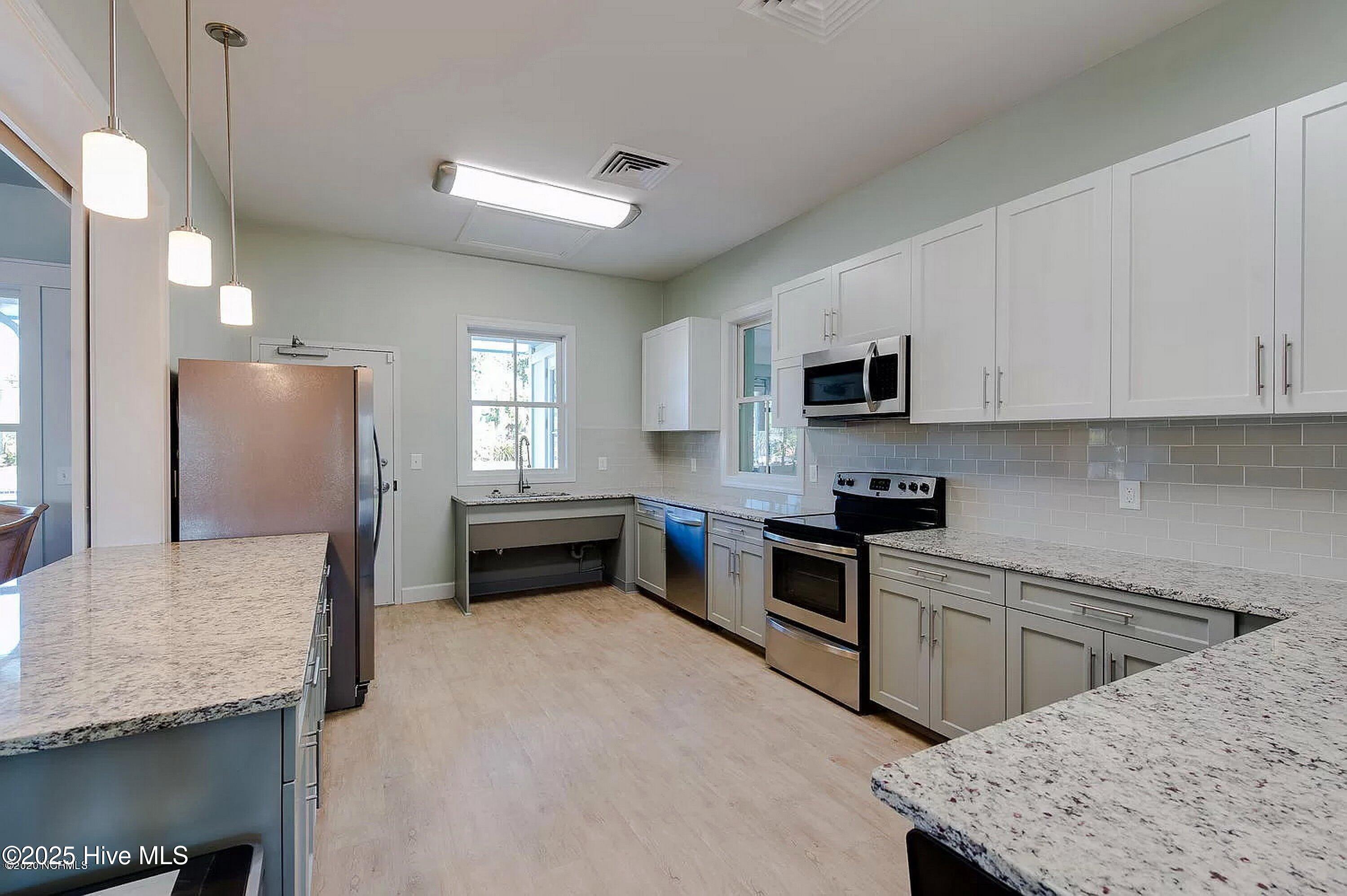 100547975 | Photo 49