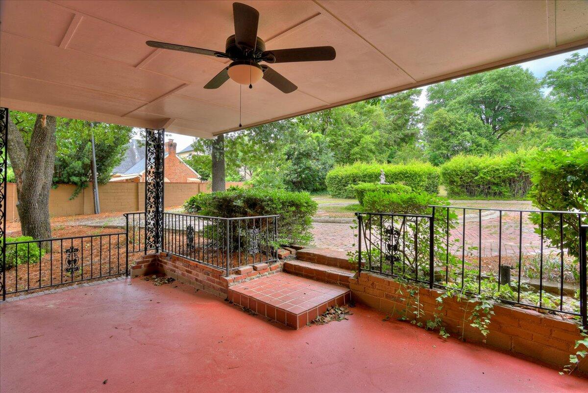 outdoor covered patio