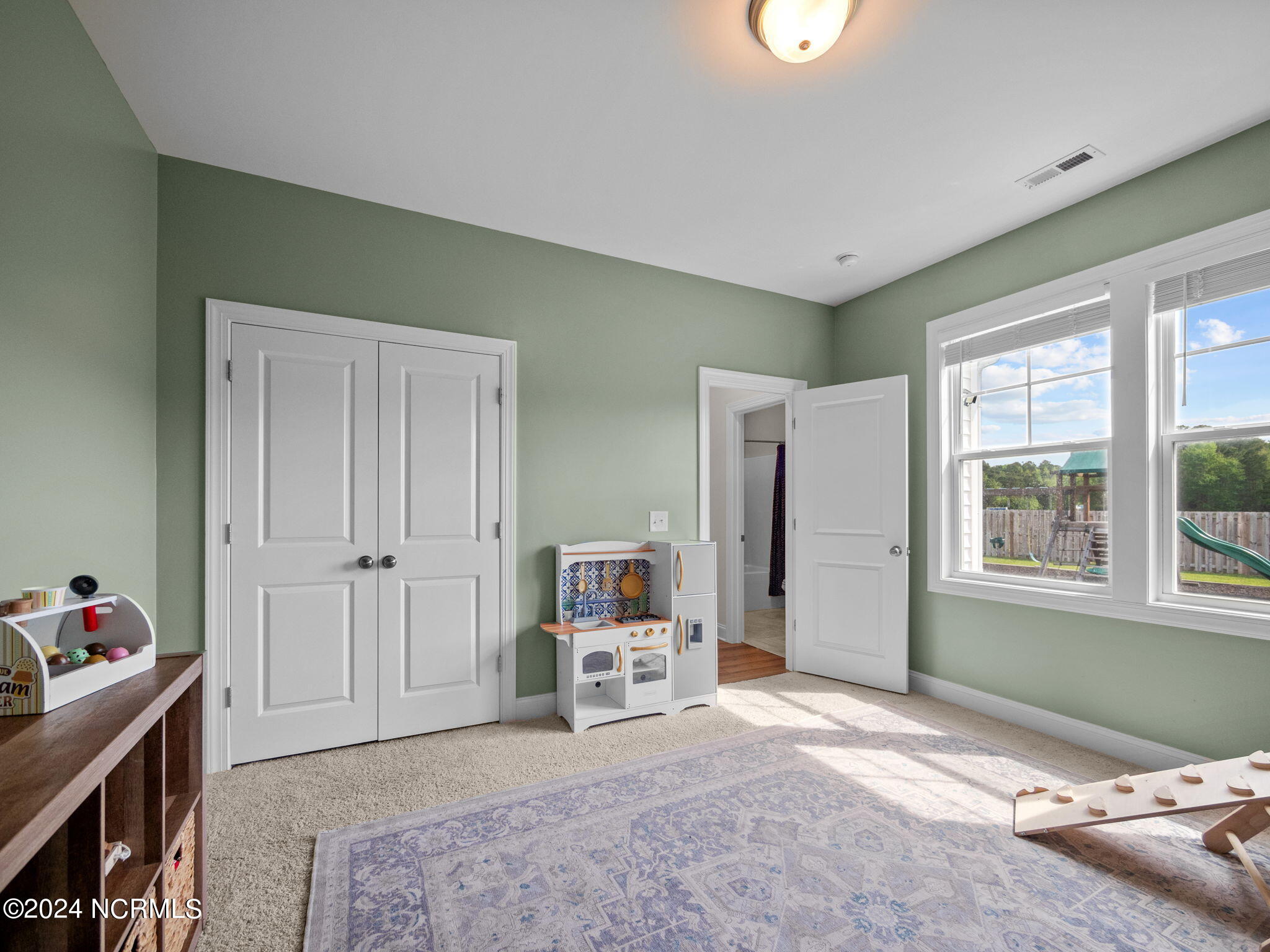 100564984 | Photo 23