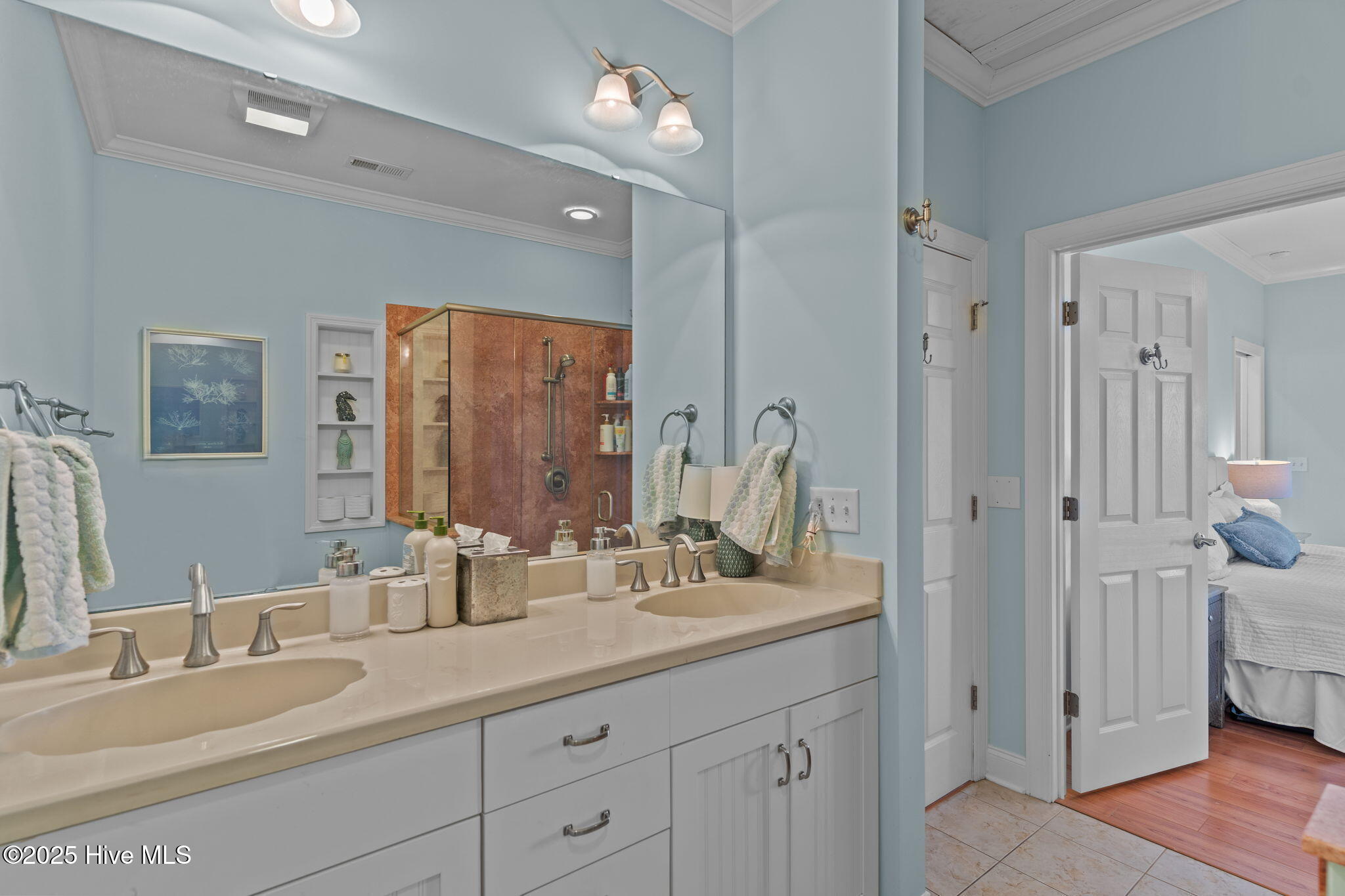 100544368 | Photo 51