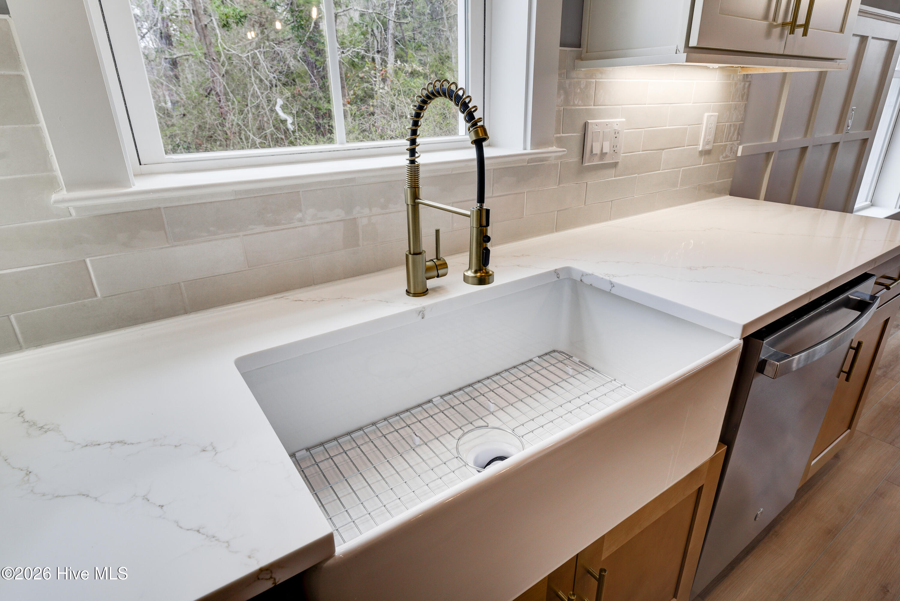 100560794 | Photo 23