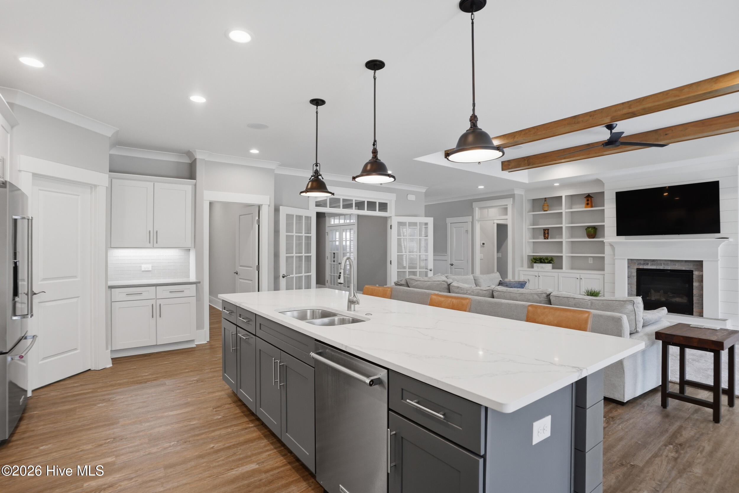 100561233 | Photo 15