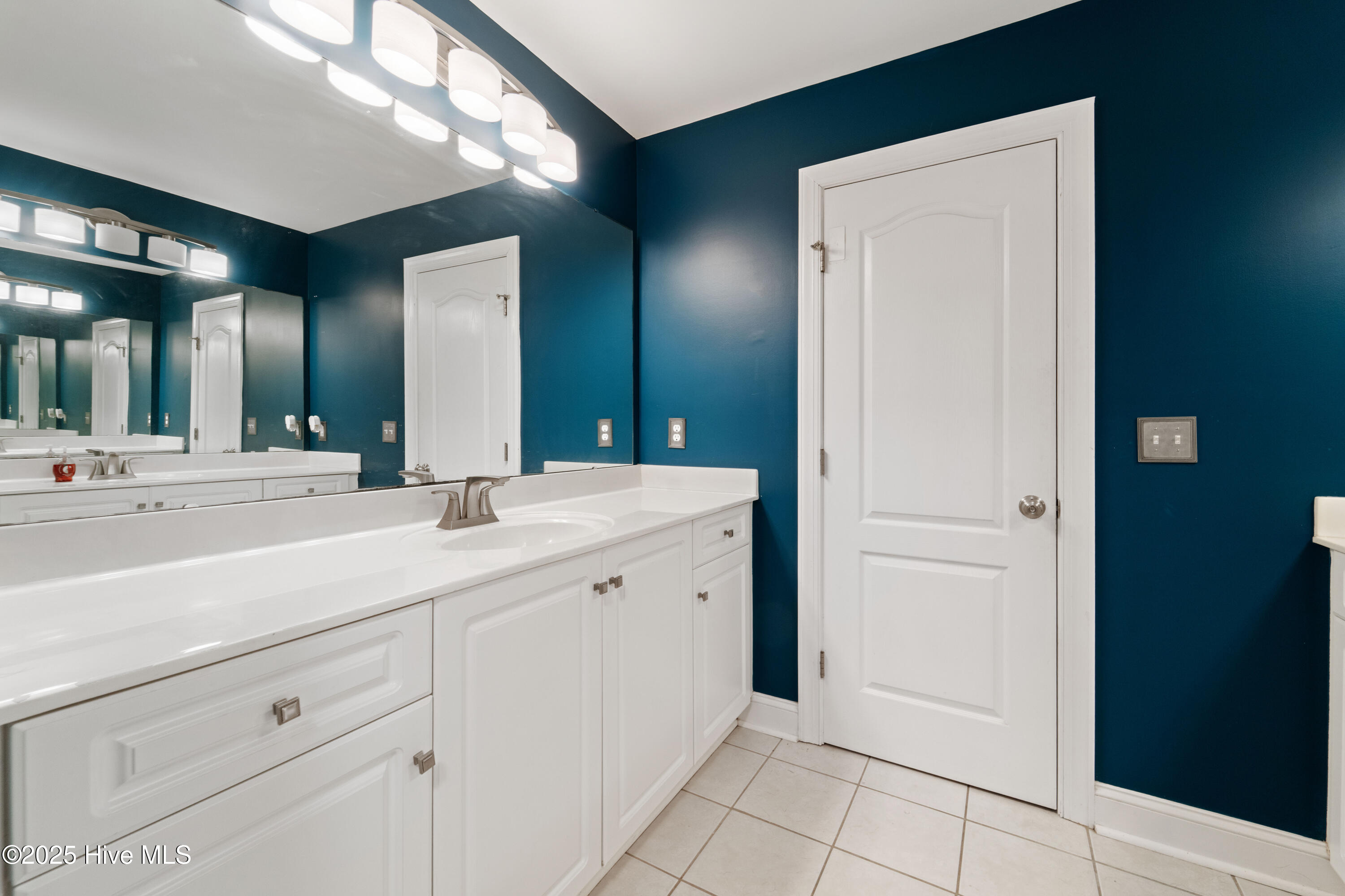 100544127 | Photo 53