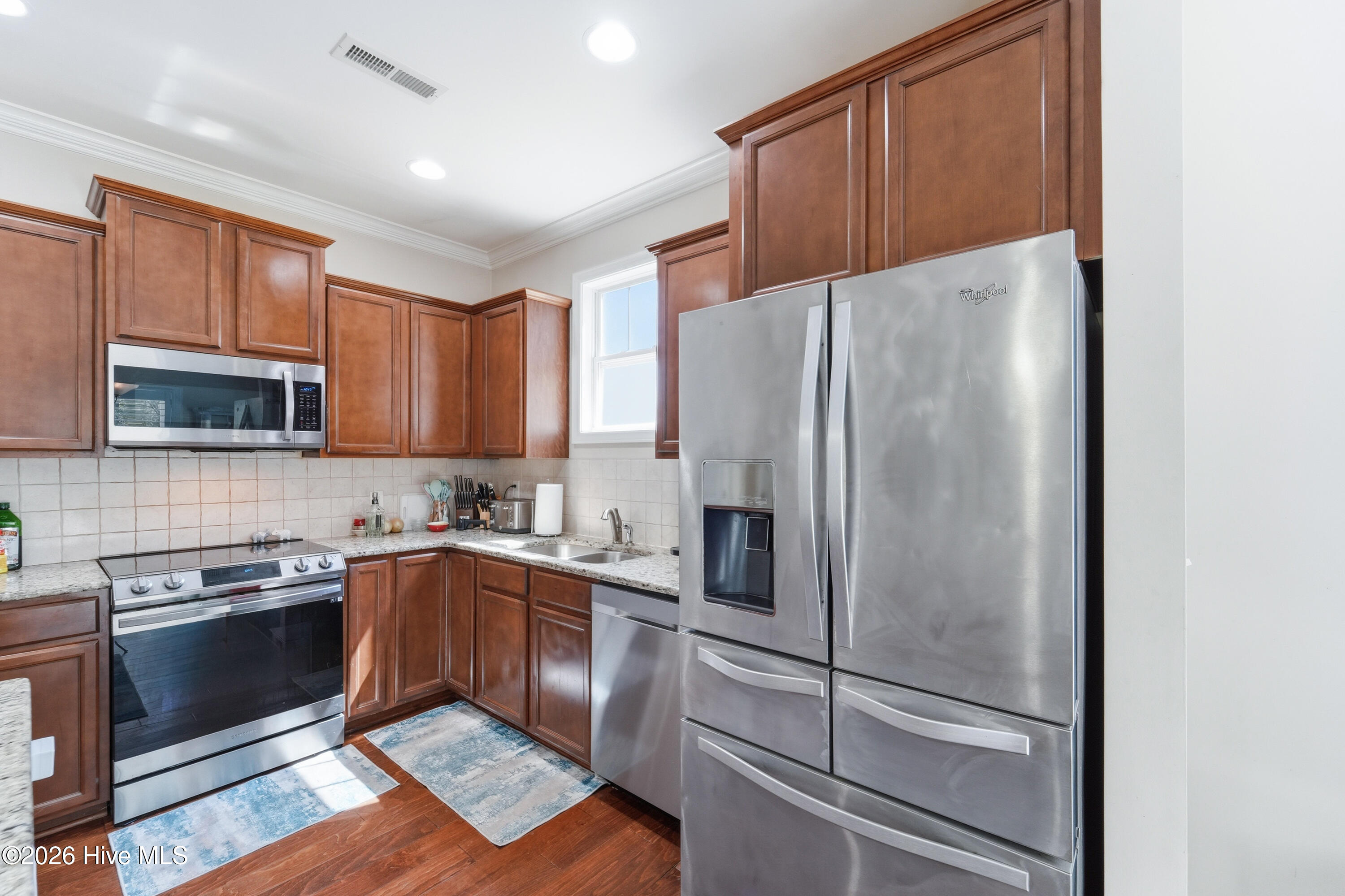 100562965 | Photo 41