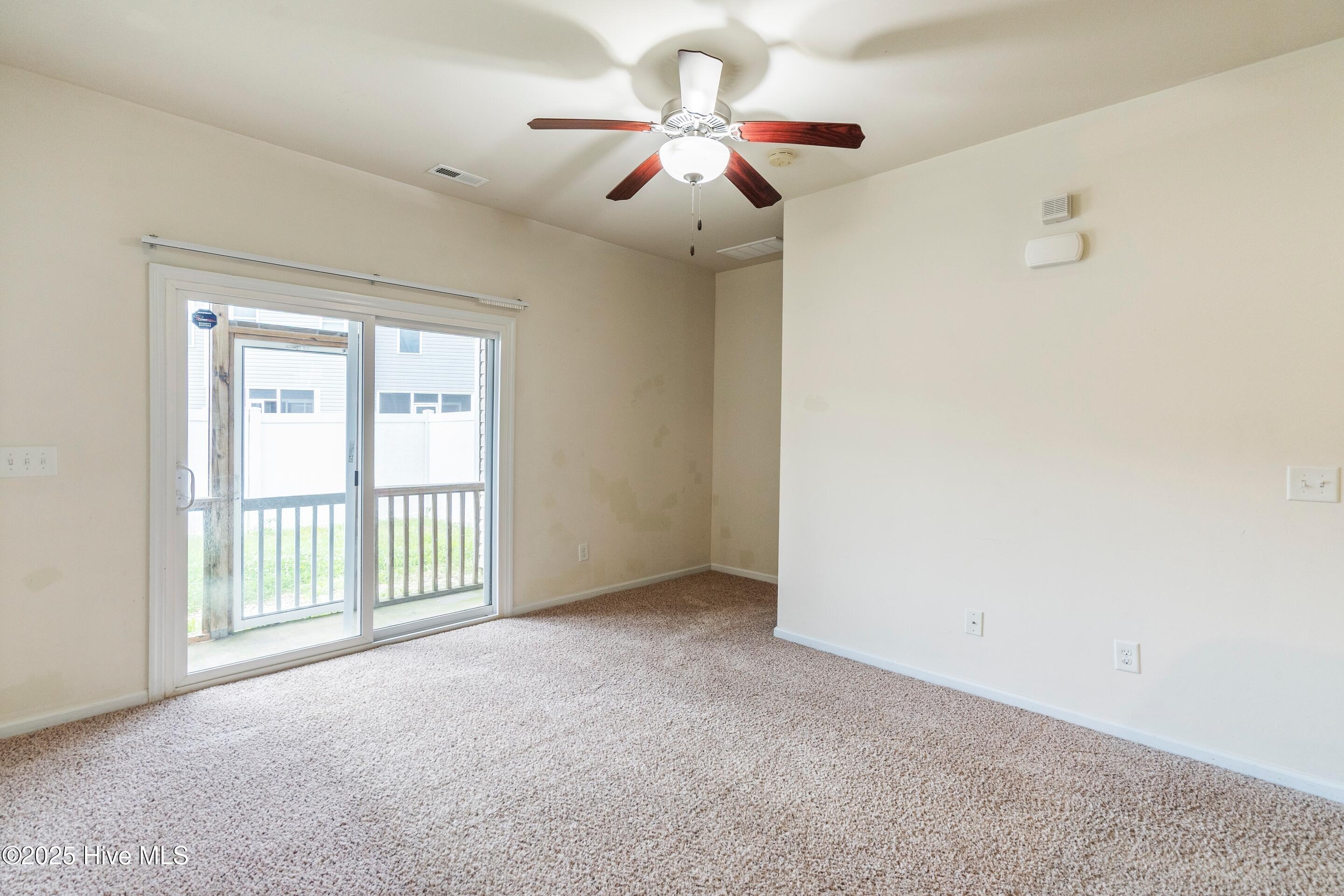 100525972 | Photo 16