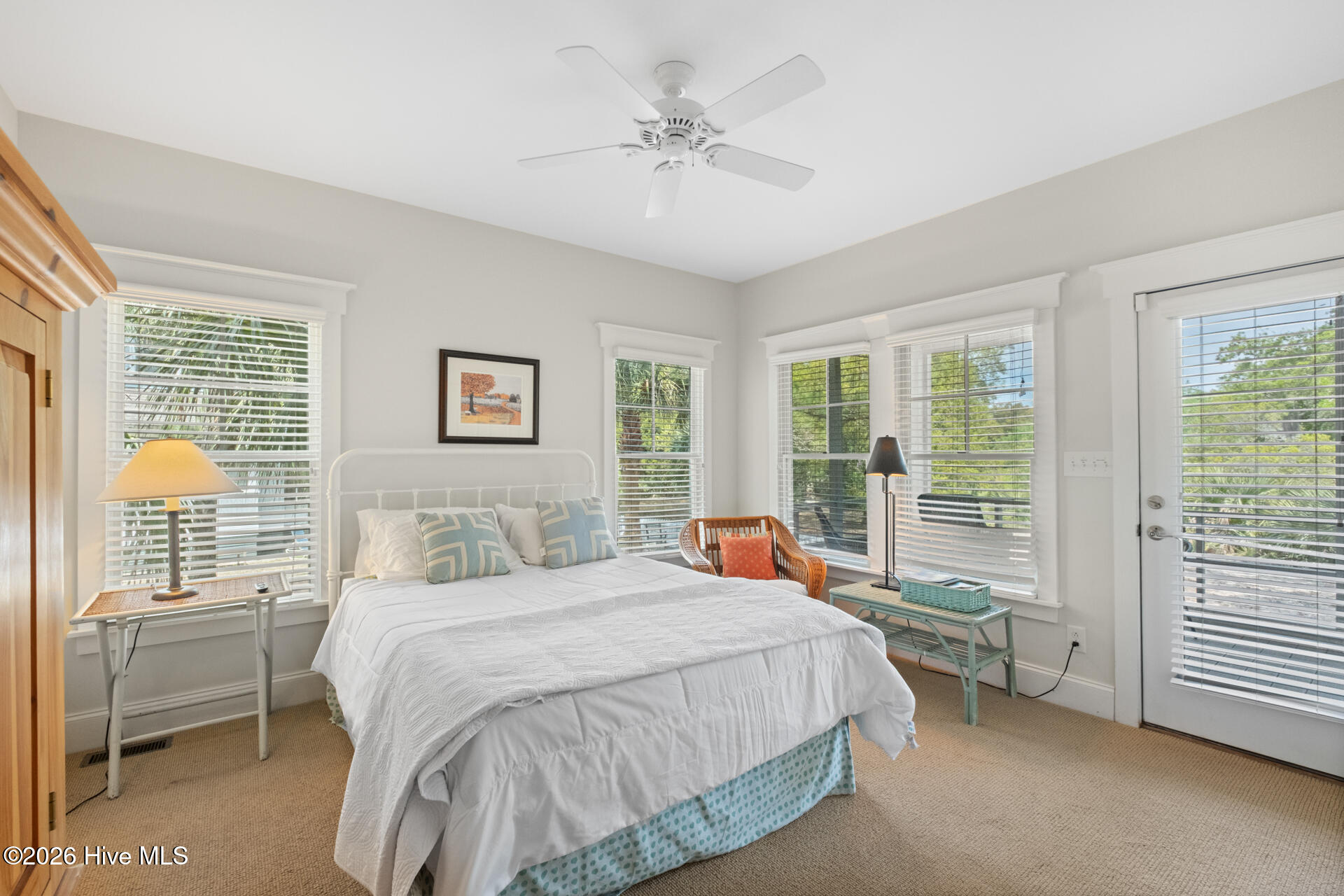 100567866 | Photo 24