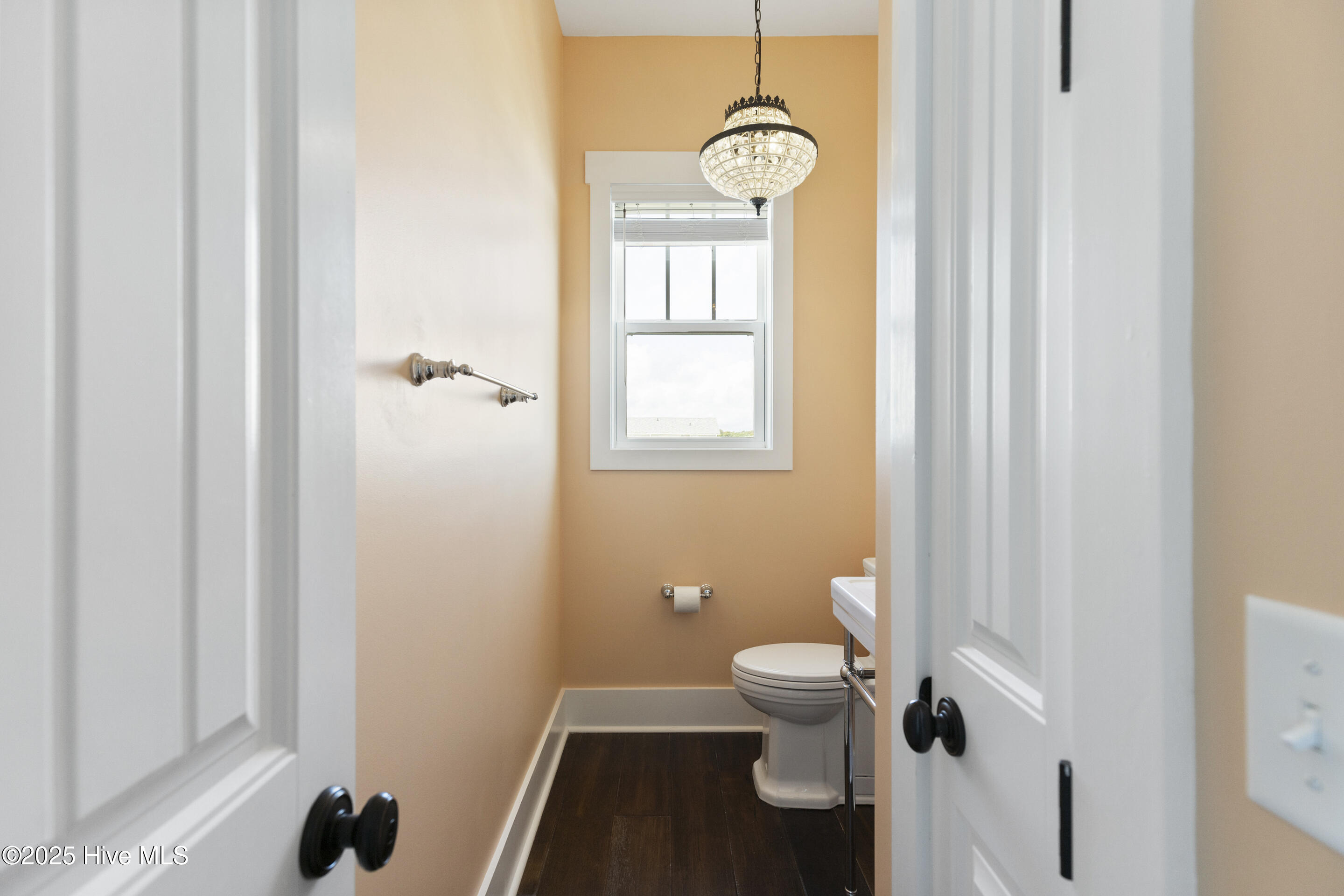 100546284 | Photo 33