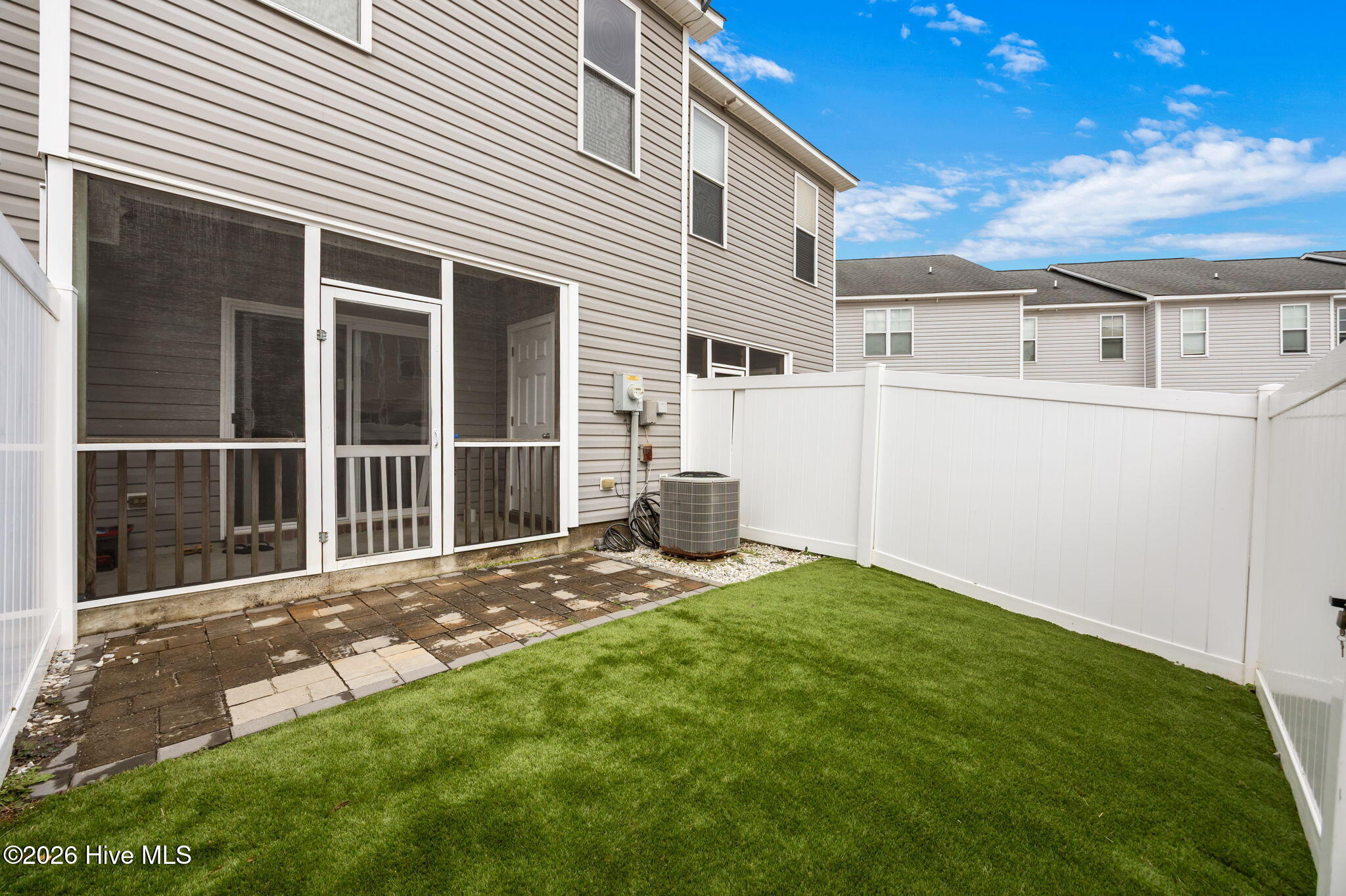 100551662 | Photo 26