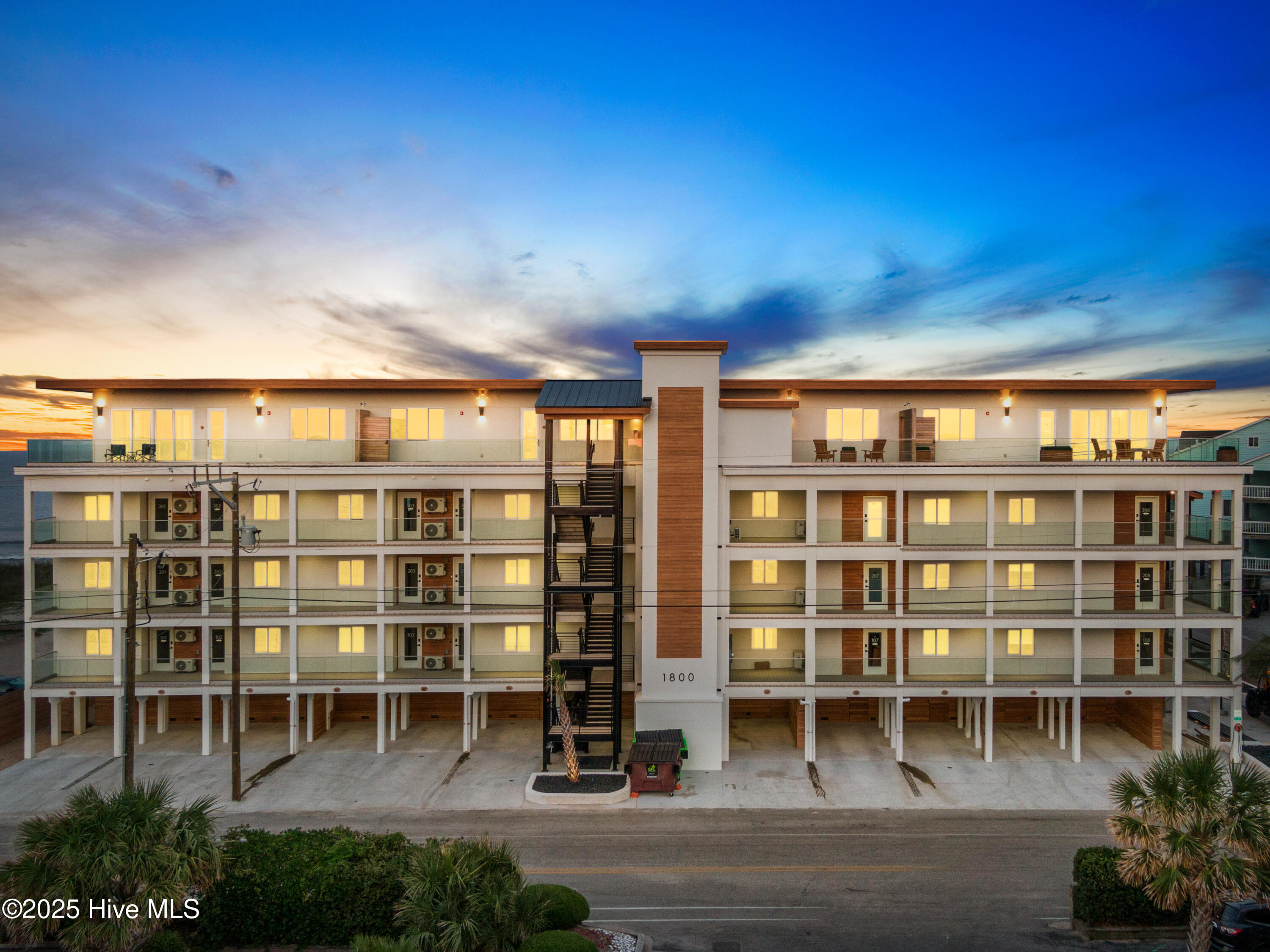 100510473 | Photo 35