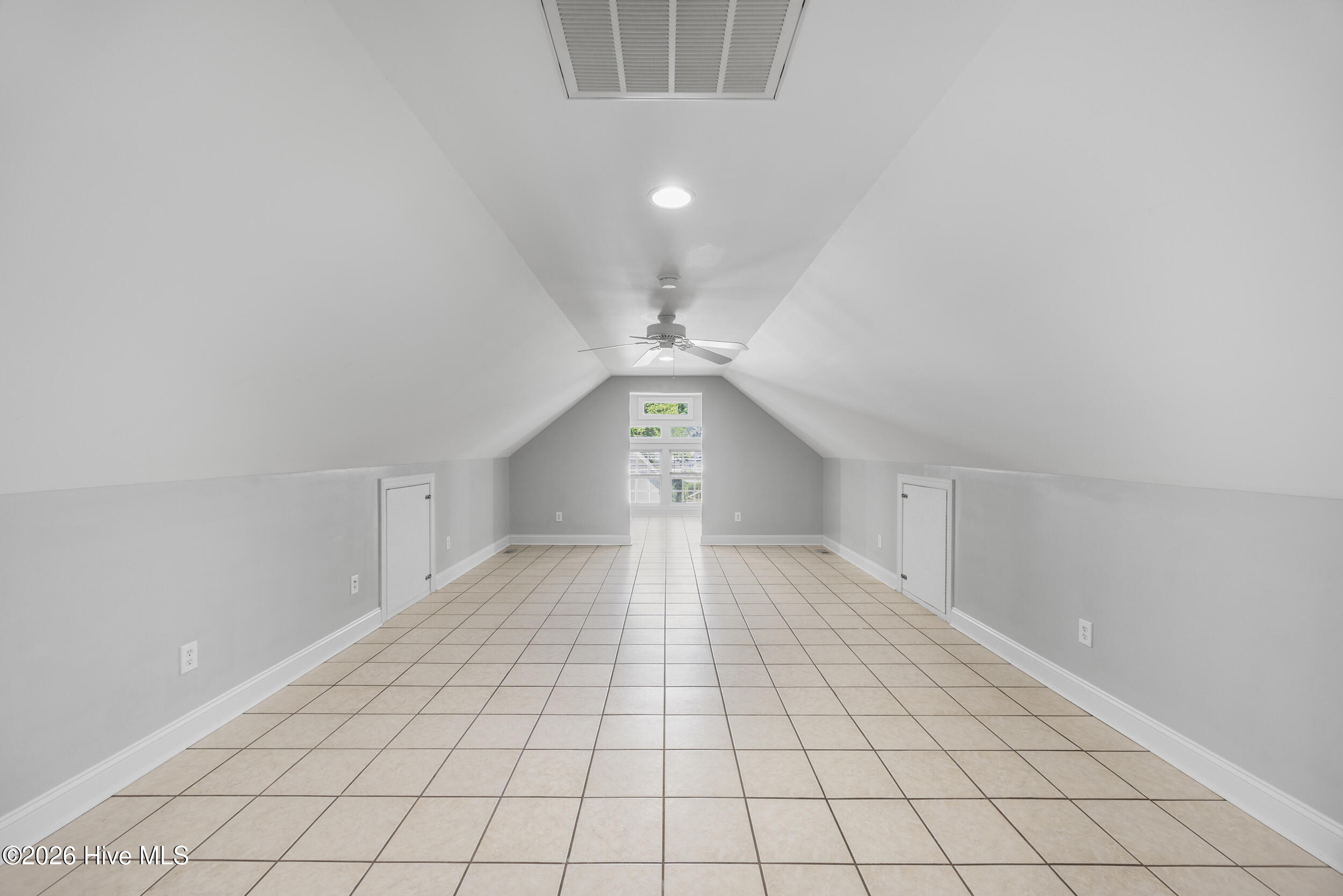 100569506 | Photo 48