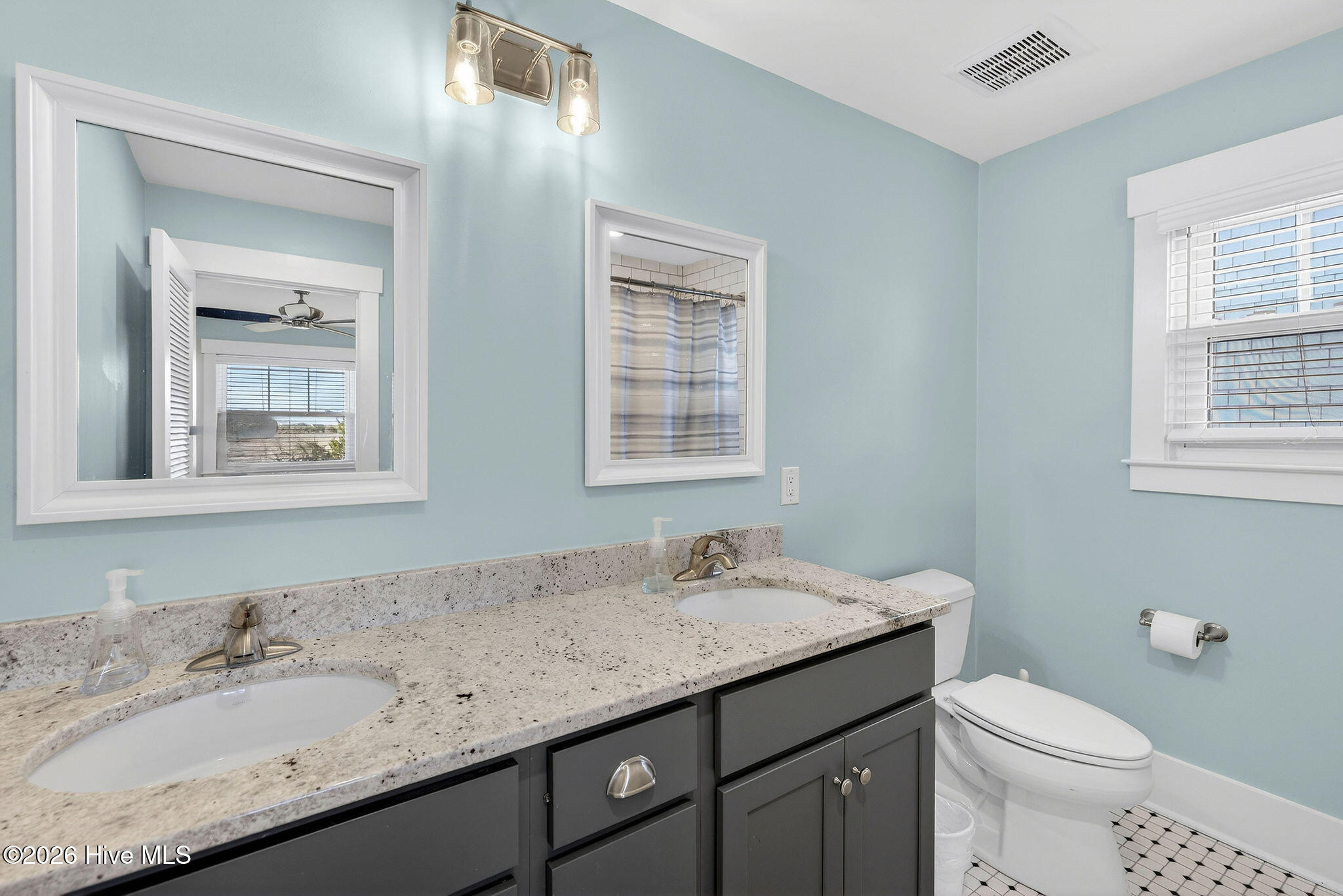 100547767 | Photo 15