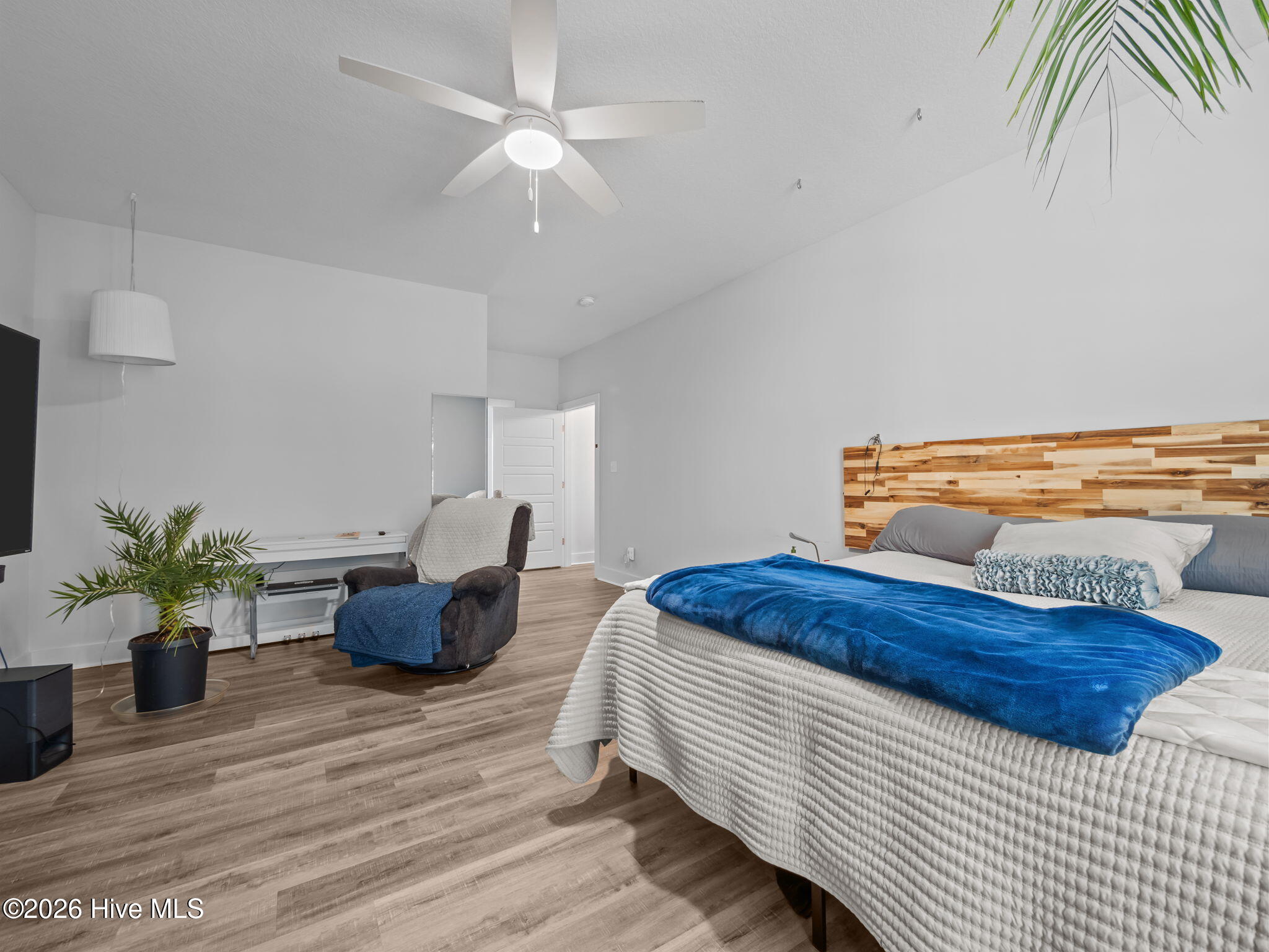 100547615 | Photo 19