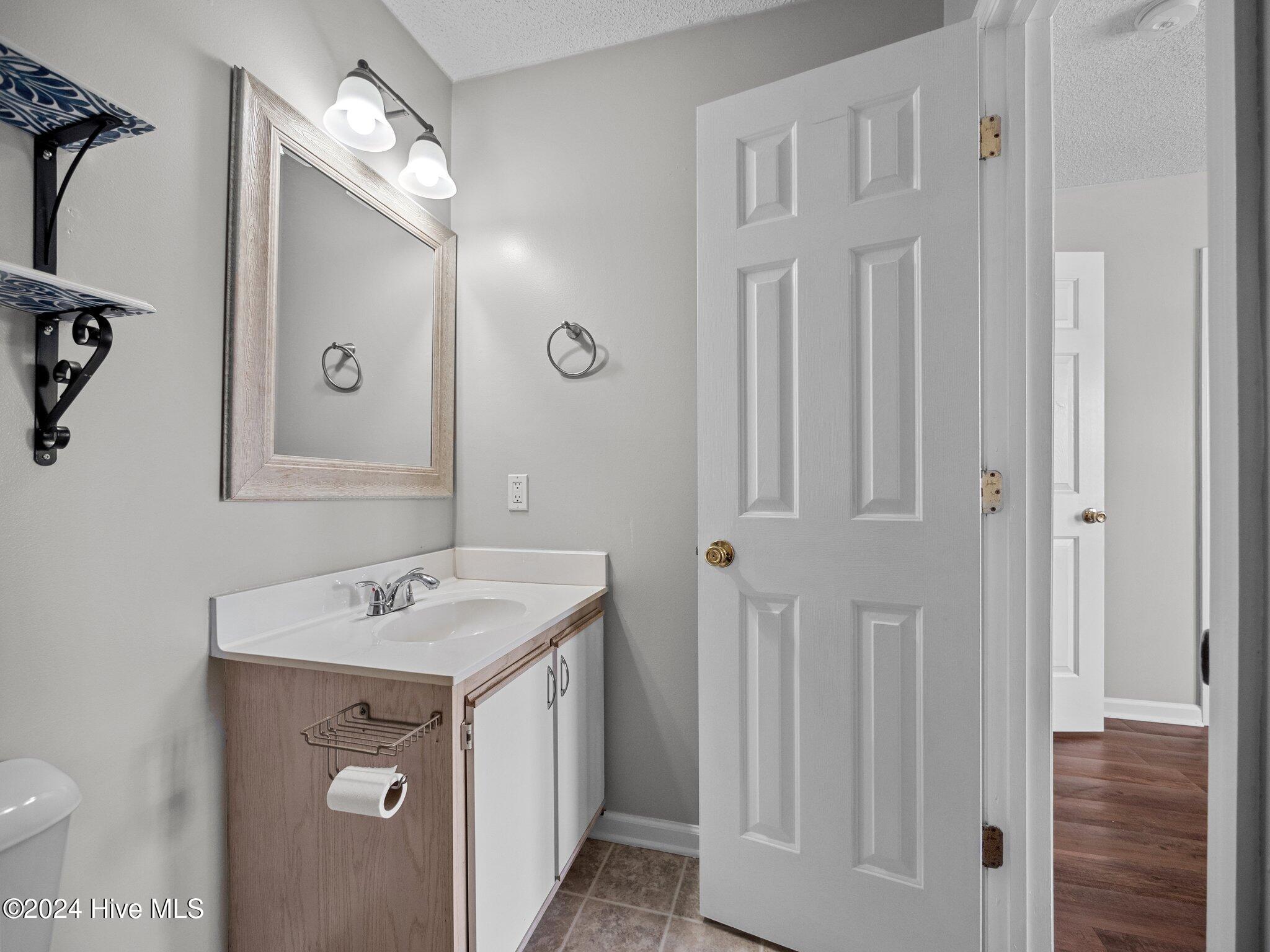 100542277 | Photo 19