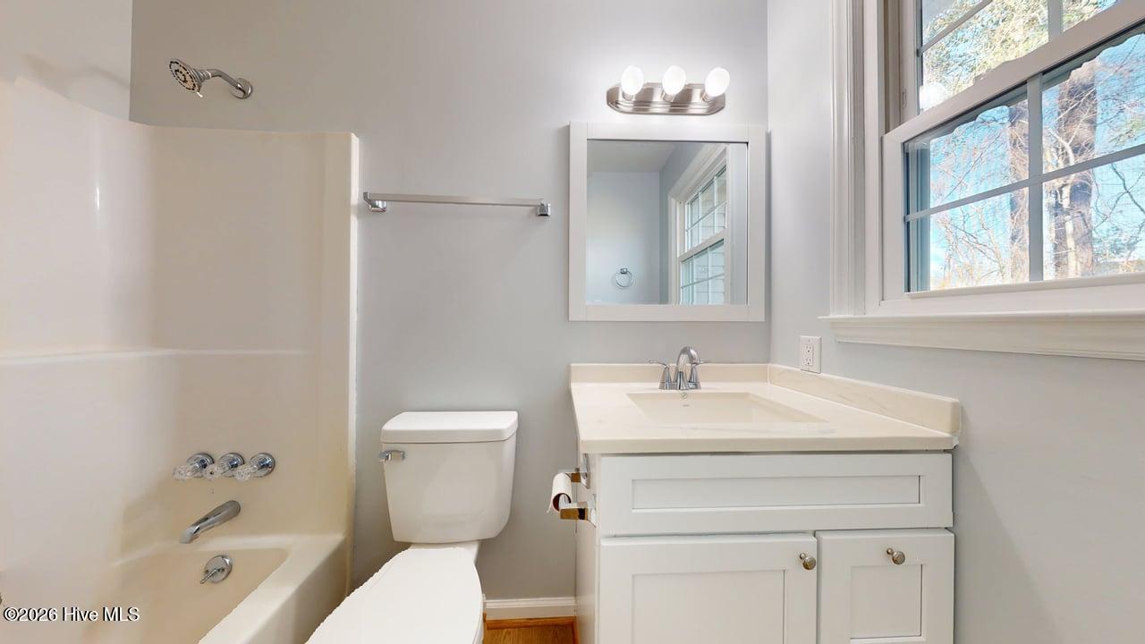 100550884 | Photo 14