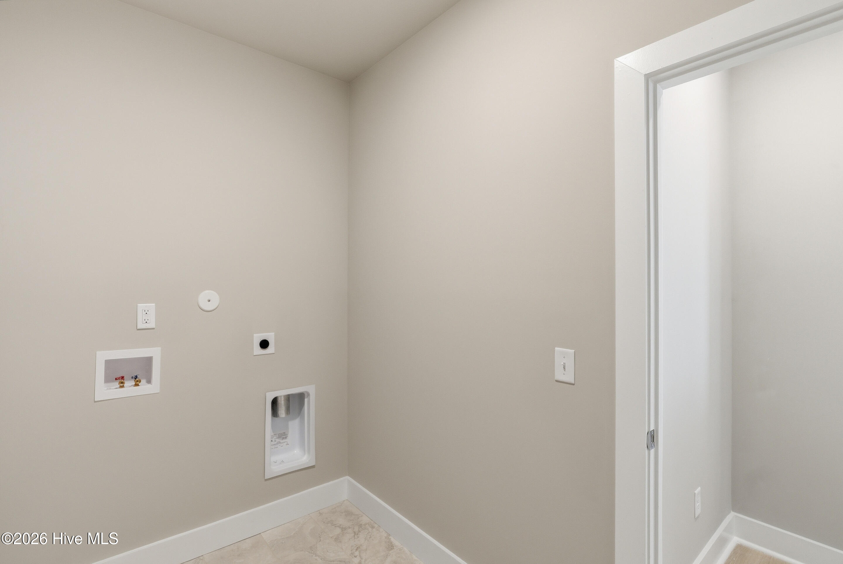 100547576 | Photo 24