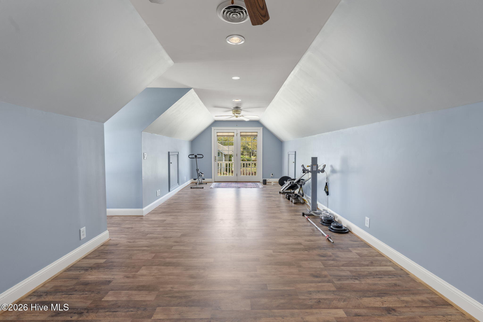 100563951 | Photo 43