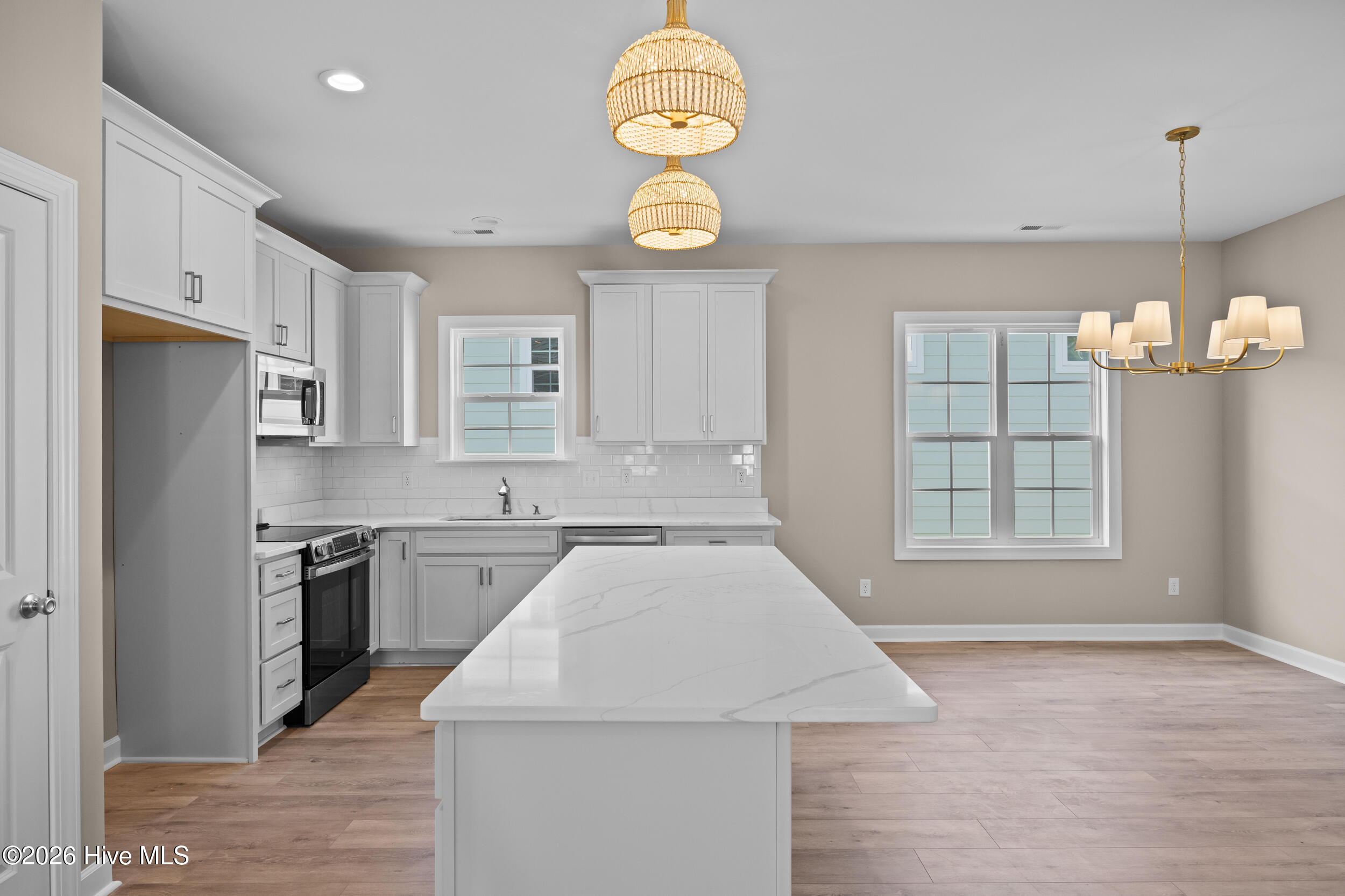 100545862 | Photo 28