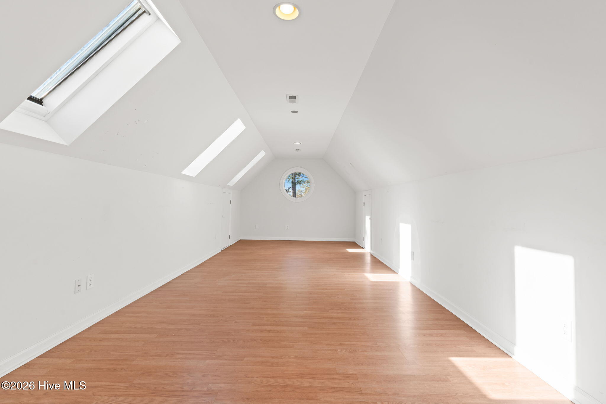 100551669 | Photo 47