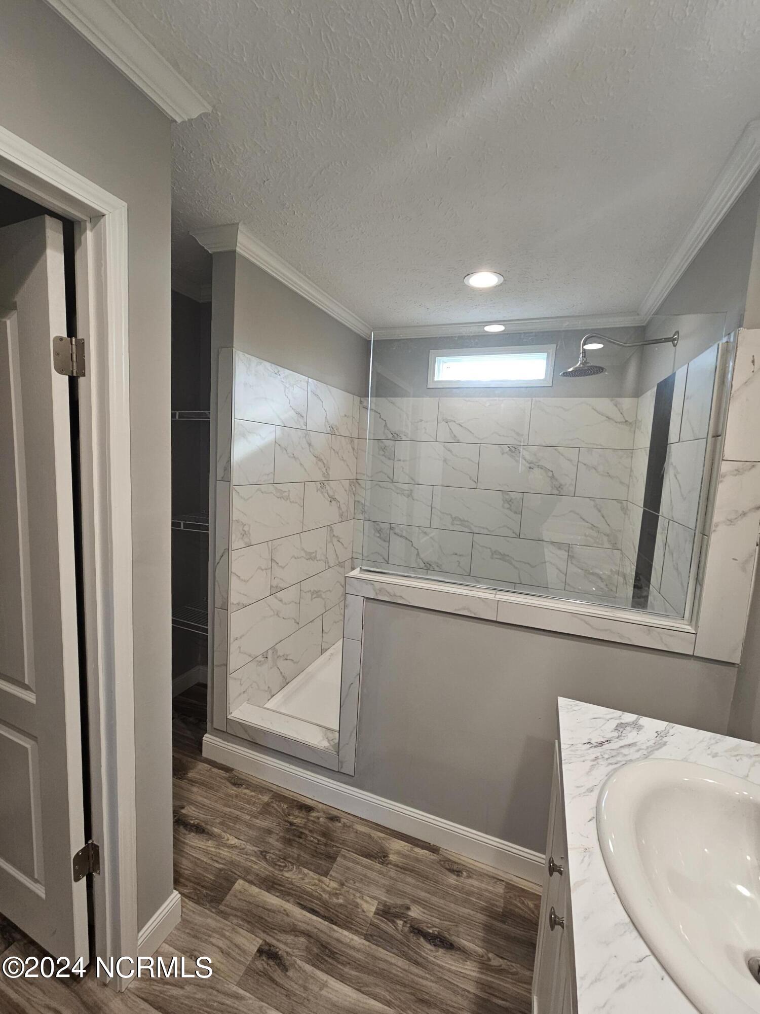 100569261 | Photo 20