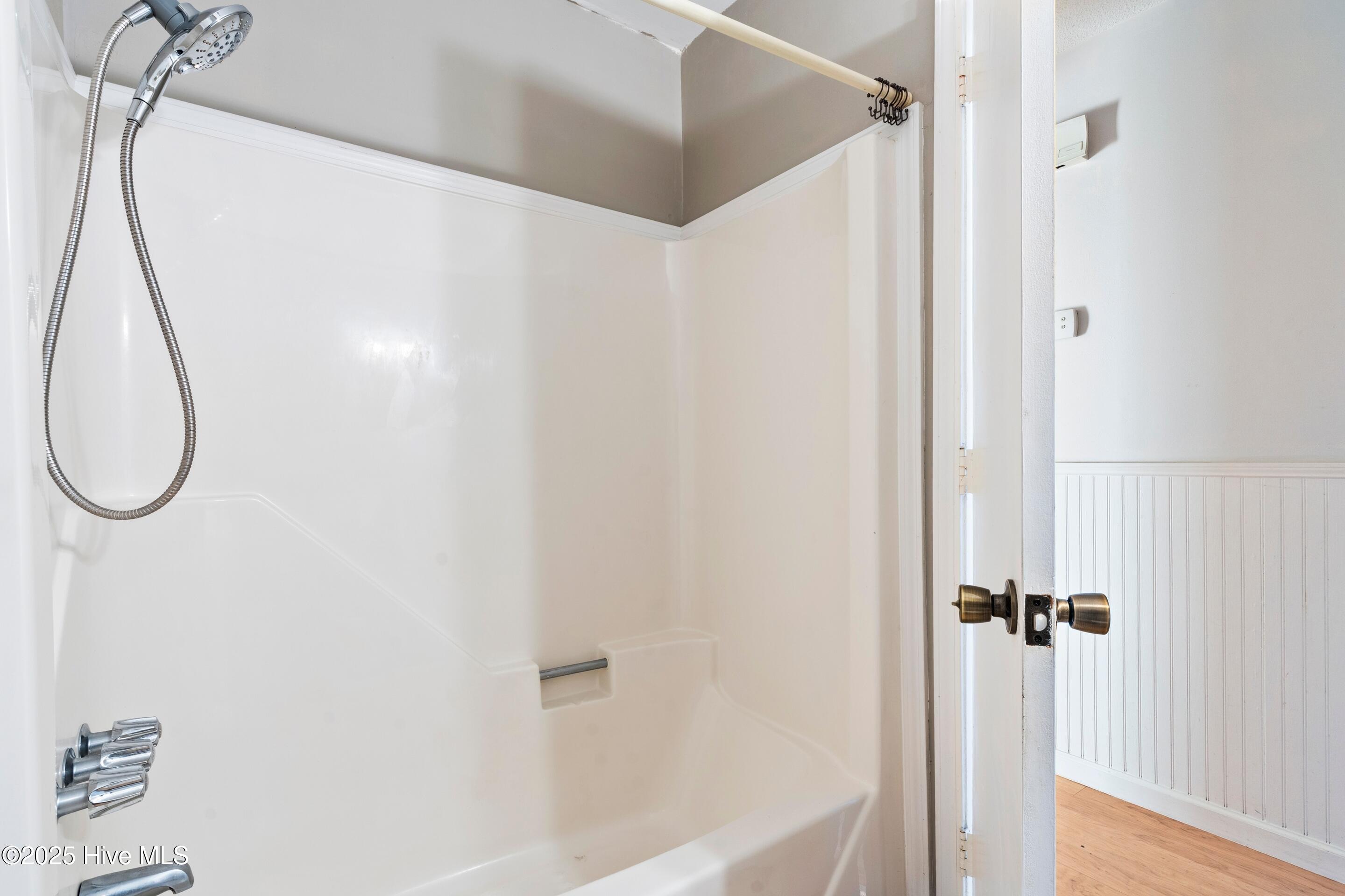 100546028 | Photo 36