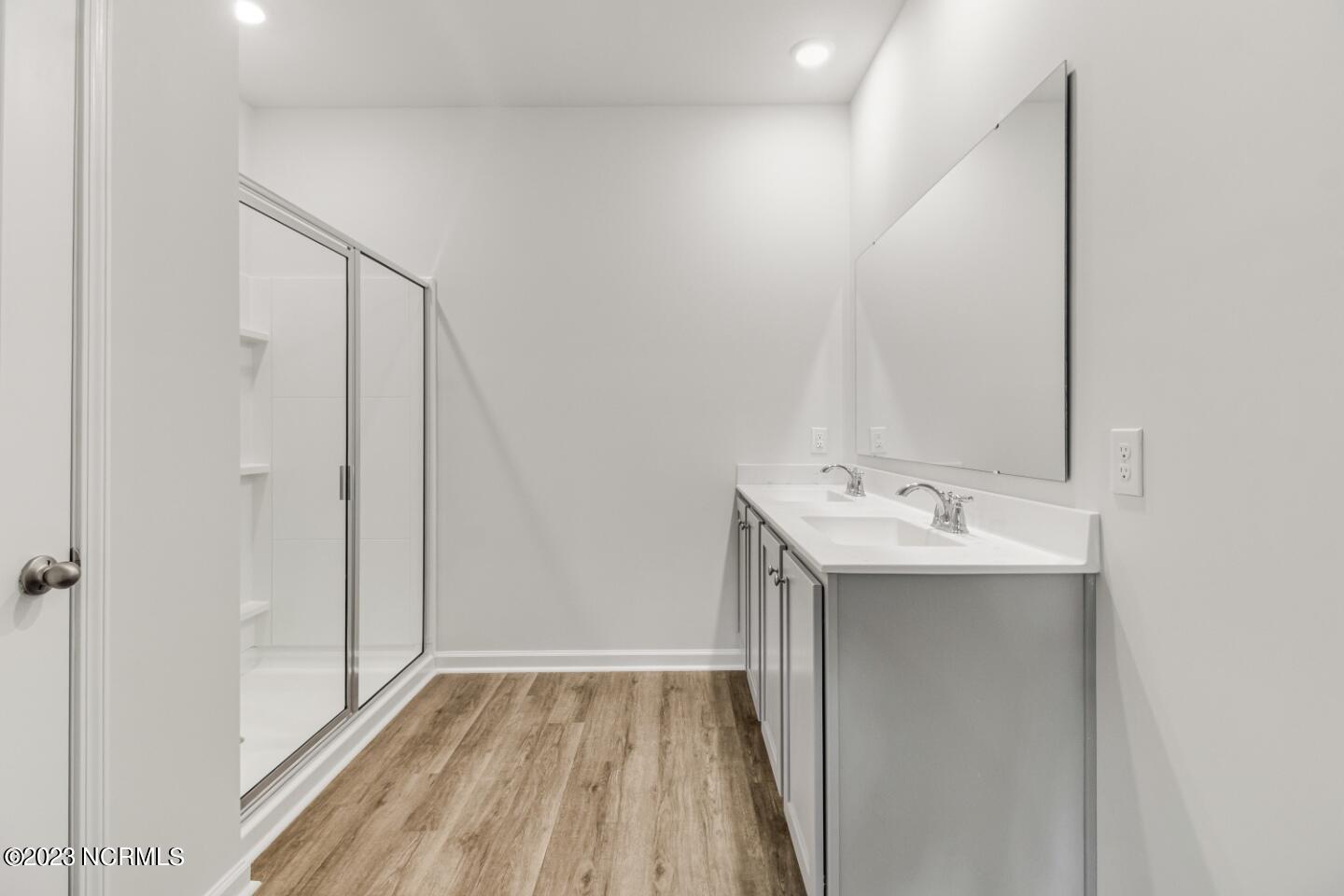 100531689 | Photo 16