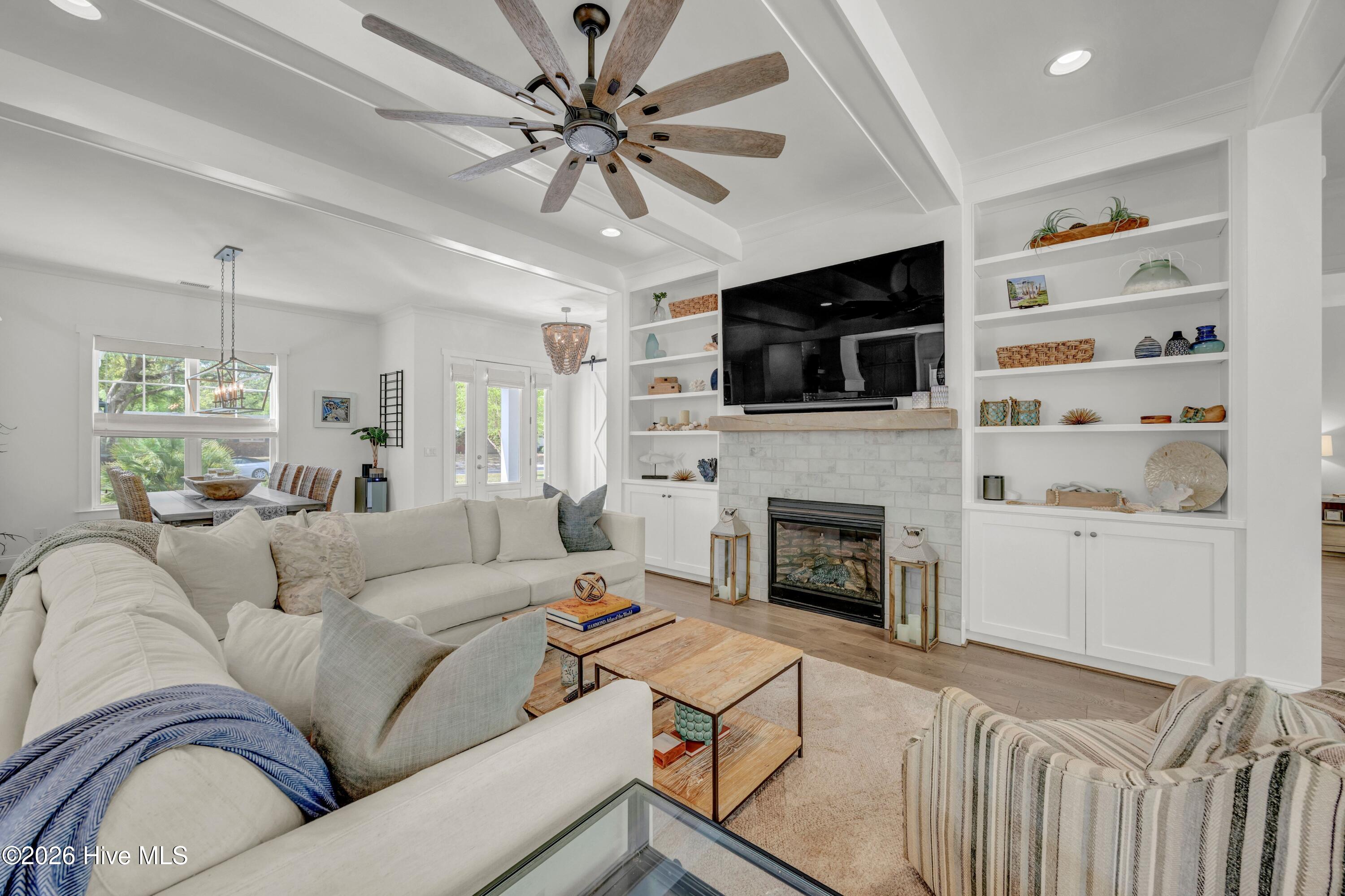 100566048 | Photo 19