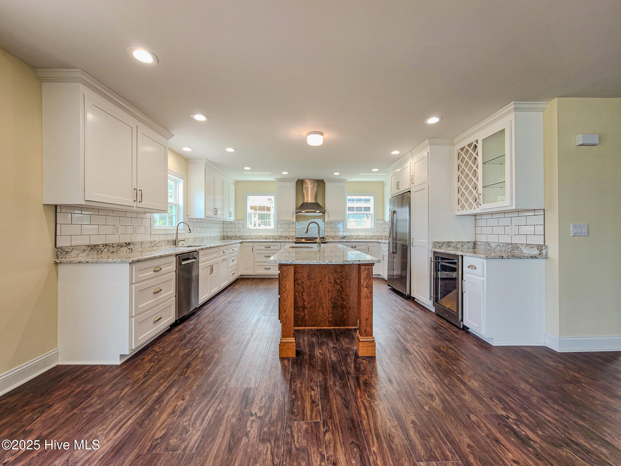 100511254 | Photo 26