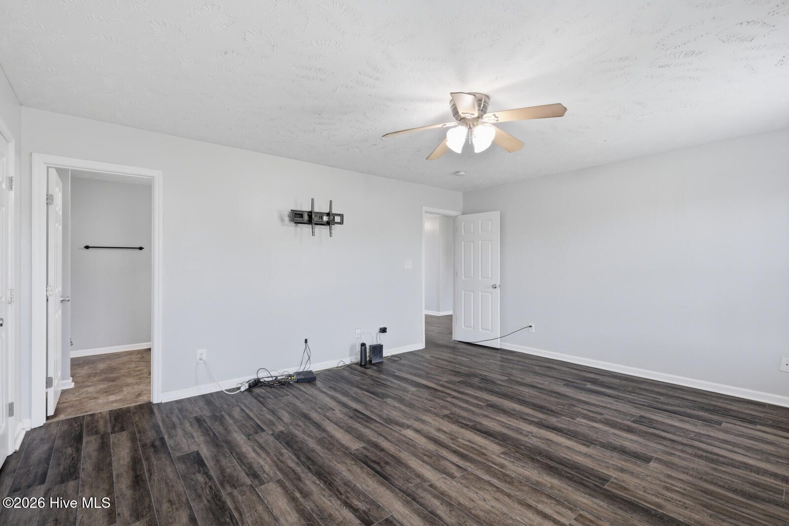 100569948 | Photo 15