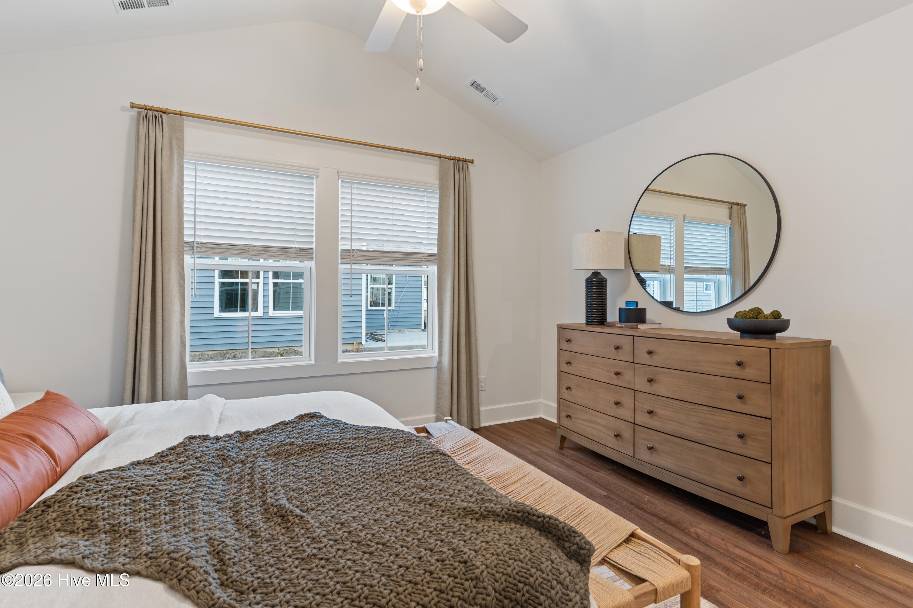 100541406 | Photo 23