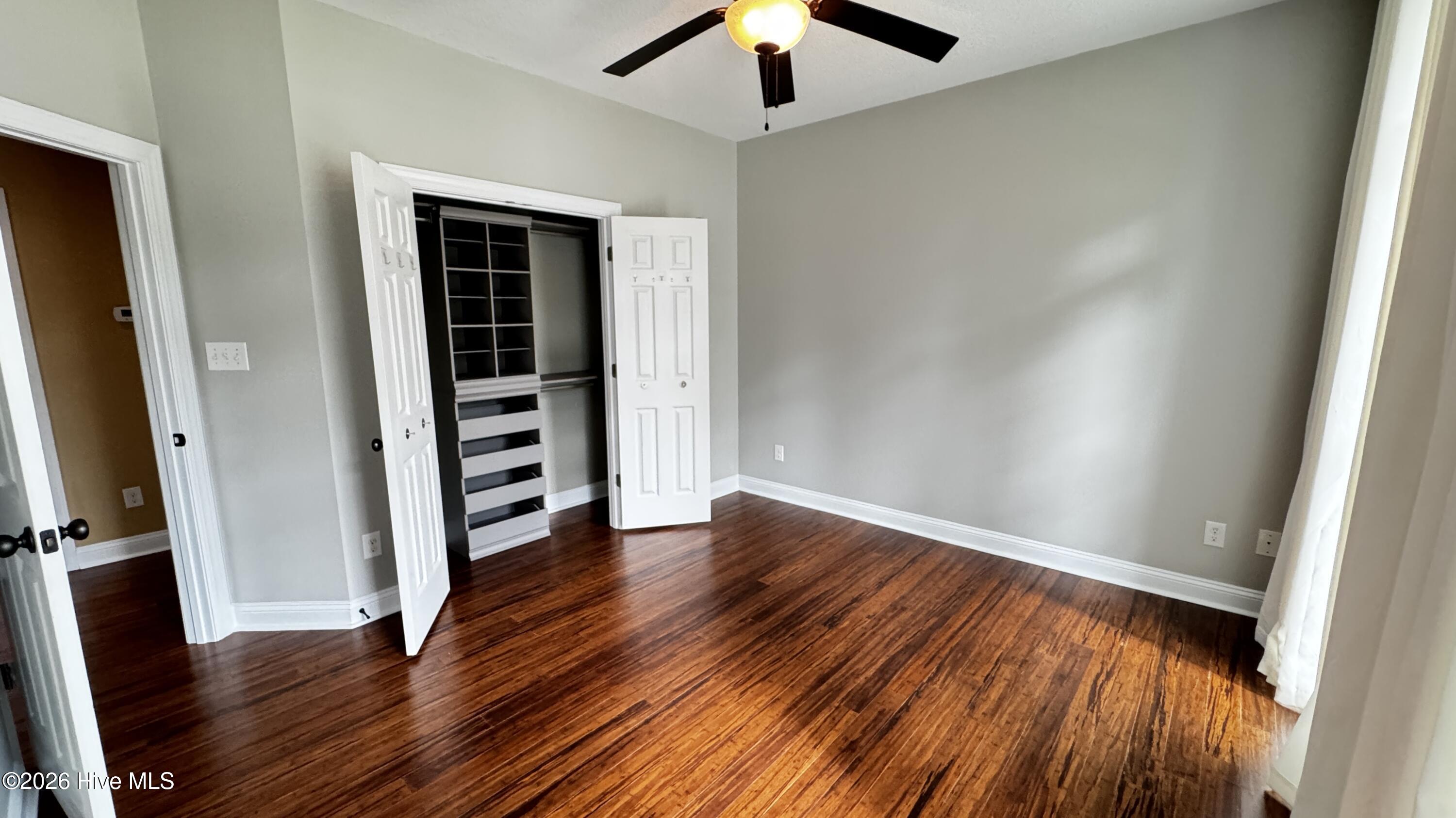 100565264 | Photo 19