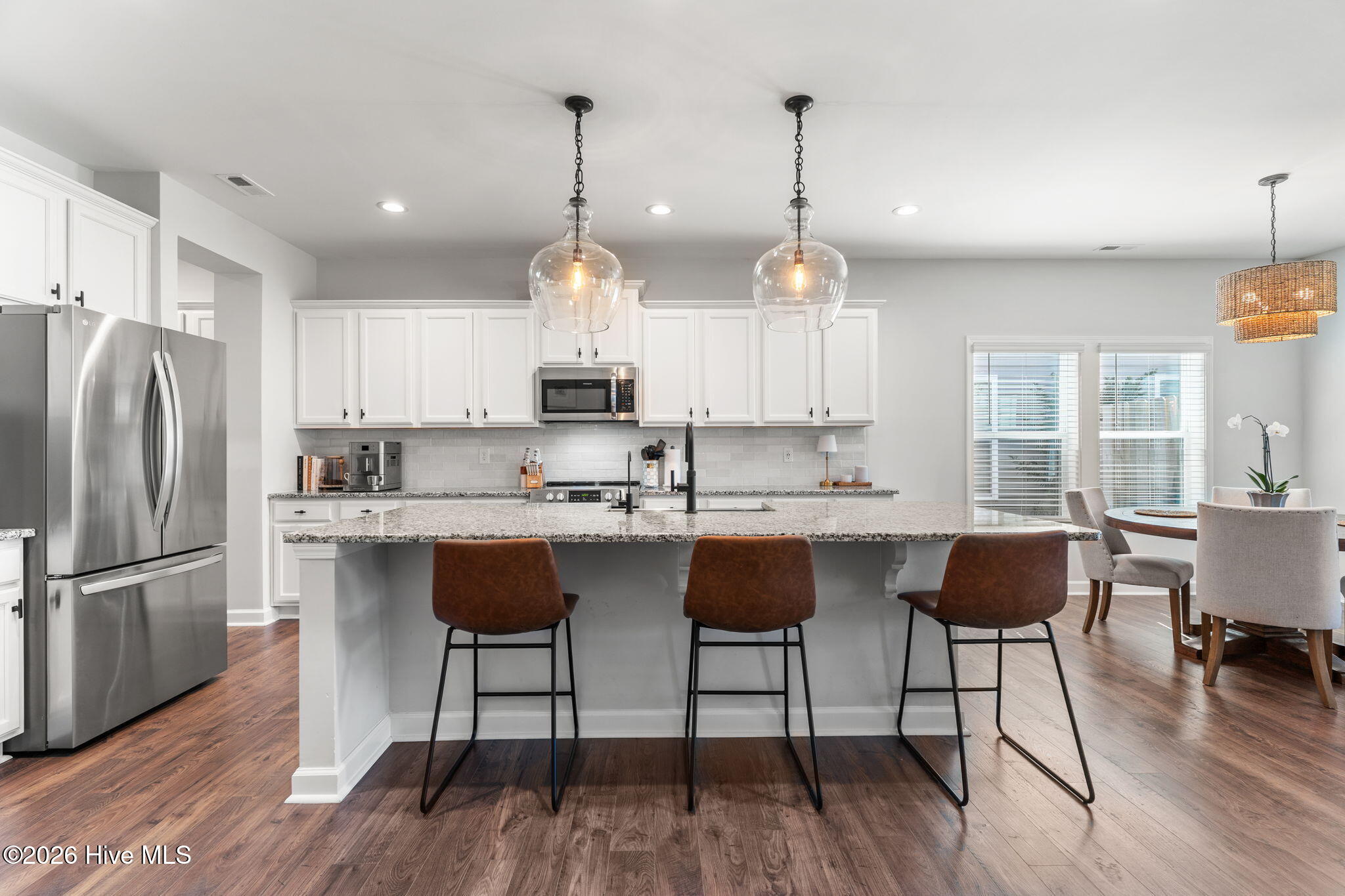 100557383 | Photo 11